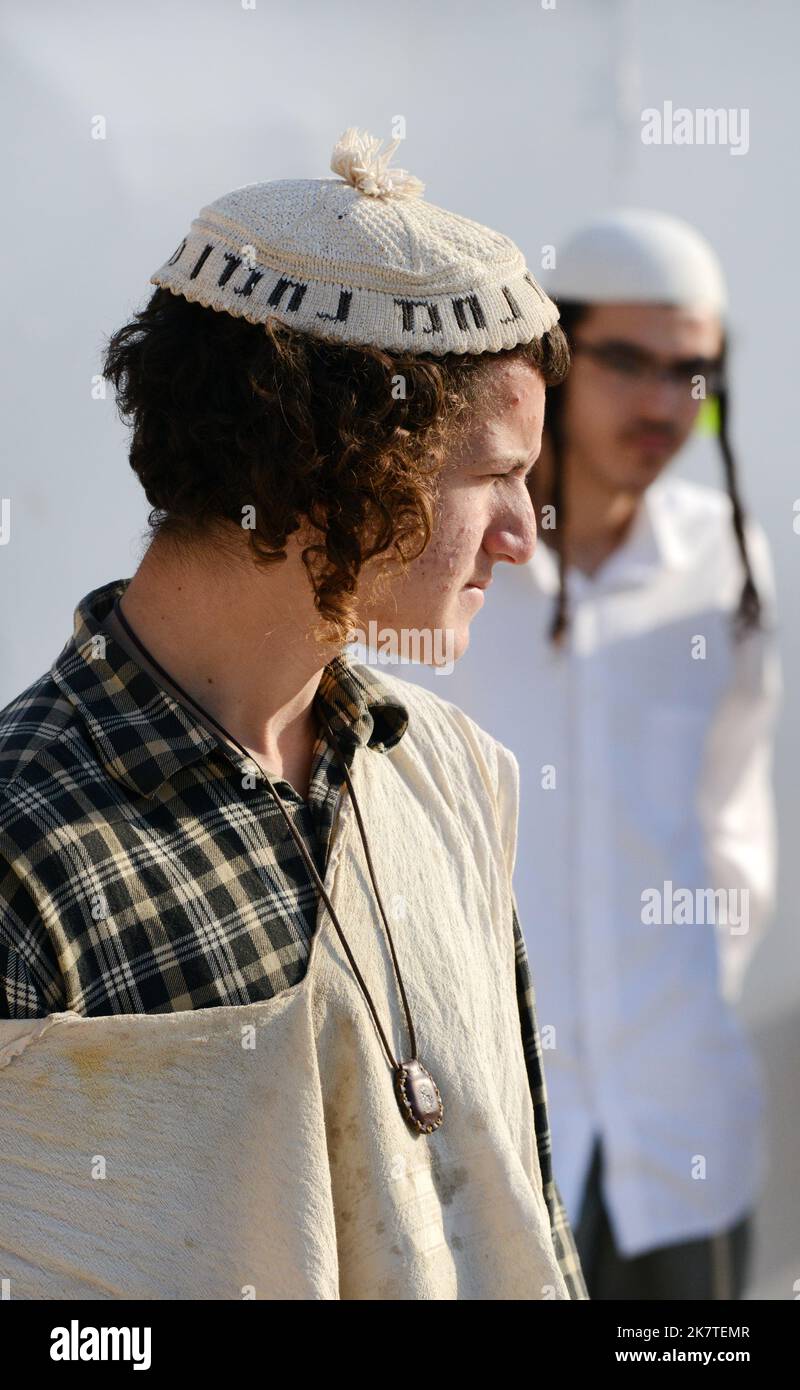 Jeunes hommes de Breslov Hassidic à Jérusalem, Israël. Banque D'Images