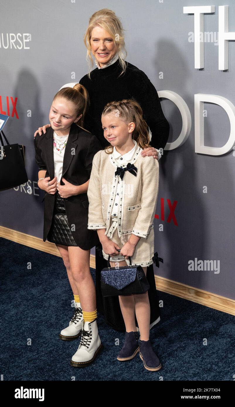 New York, États-Unis. 18th octobre 2022. Amy Loughren et Alix West Lefler et Devyn McDowell assistent à la première Netflix de Good Nurse au Paris Theatre (photo de Lev Radin/Pacific Press) Credit: Pacific Press Media production Corp./Alay Live News Banque D'Images