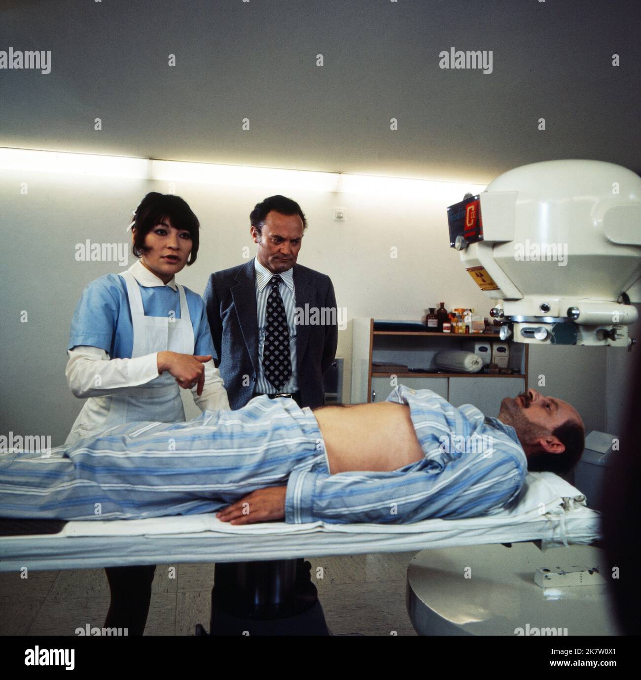 AM Morgen meines Todes, Fernsehfilm, Deutschland 1974, Regie: Oswald Döpke, Darsteller: SIU Ying Wang, Werner Kreindl, Heinz Meier Banque D'Images