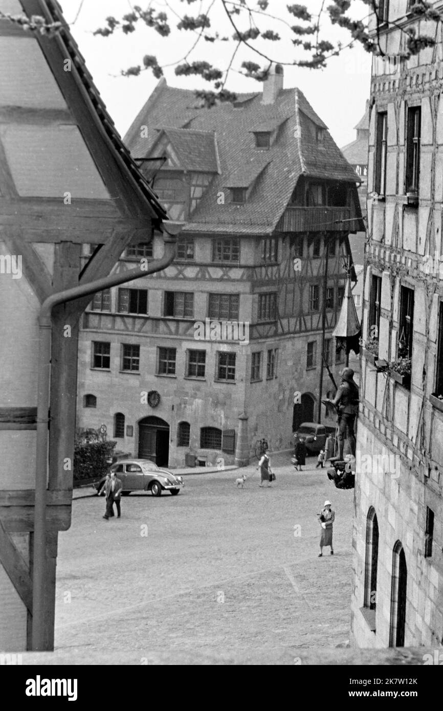 DAS Dürerhaus am Tiergärtnertorplatz, Nürnberg 1957. Maison Dürer sur la place Tiergärtnertorplatz à Nuremberg, vers 1957. Banque D'Images