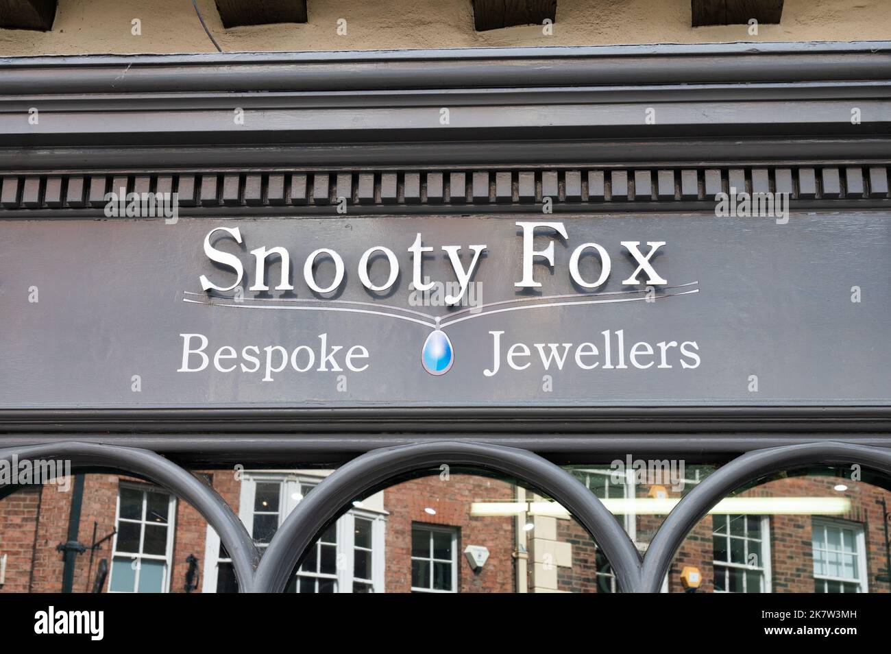 Shrewsbury, Royaume-Uni- 14 juillet 2022: Le signe pour Snooty Fox Bespoke Jewelers à Shrewsbury, Engalnd. Banque D'Images