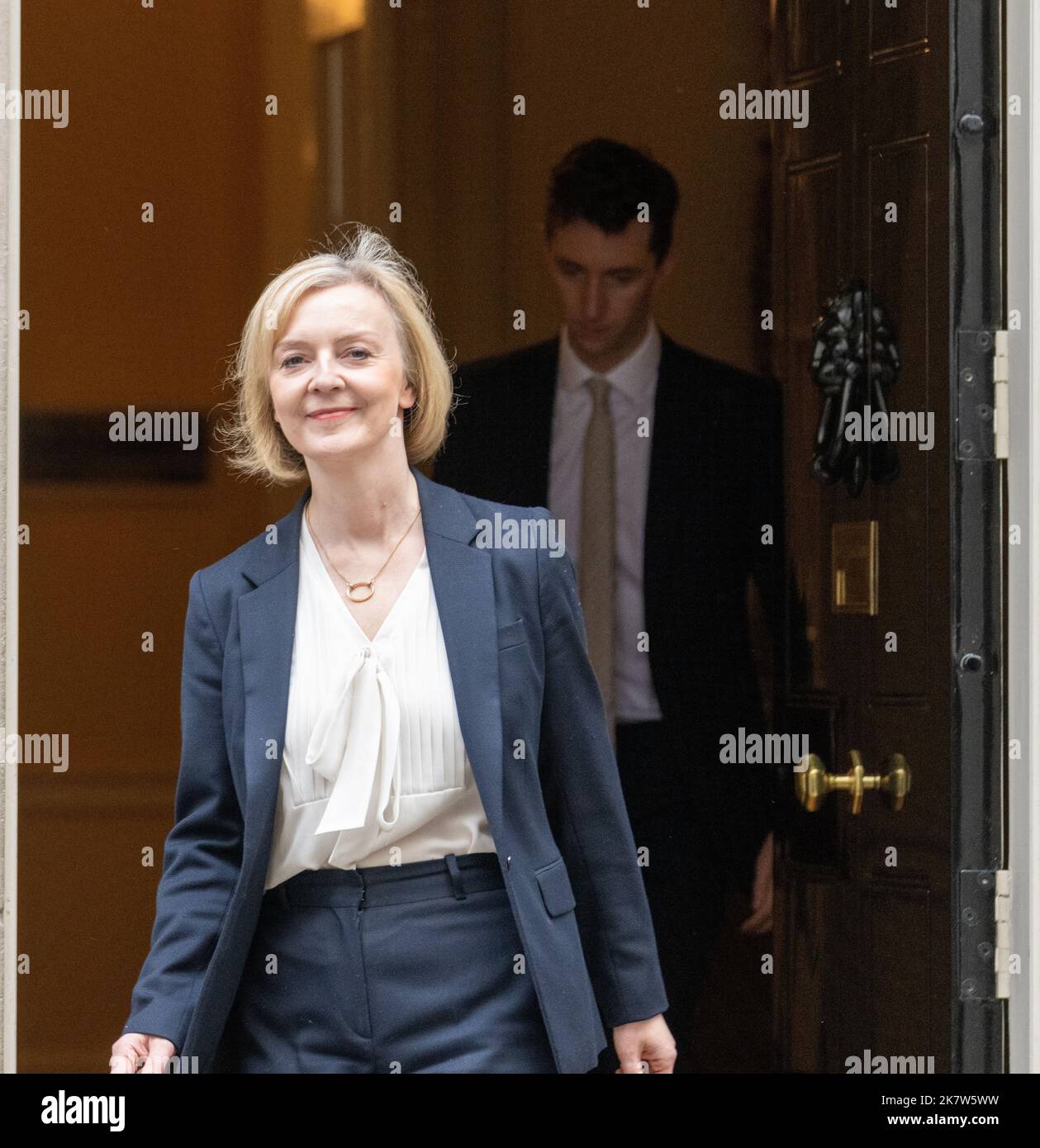 Londres, Royaume-Uni. 19th octobre 2022. Liz Truss Premier ministre, quitte 10 Downing Street pour les premiers ministres questions crédit: Ian Davidson/Alay Live News Banque D'Images