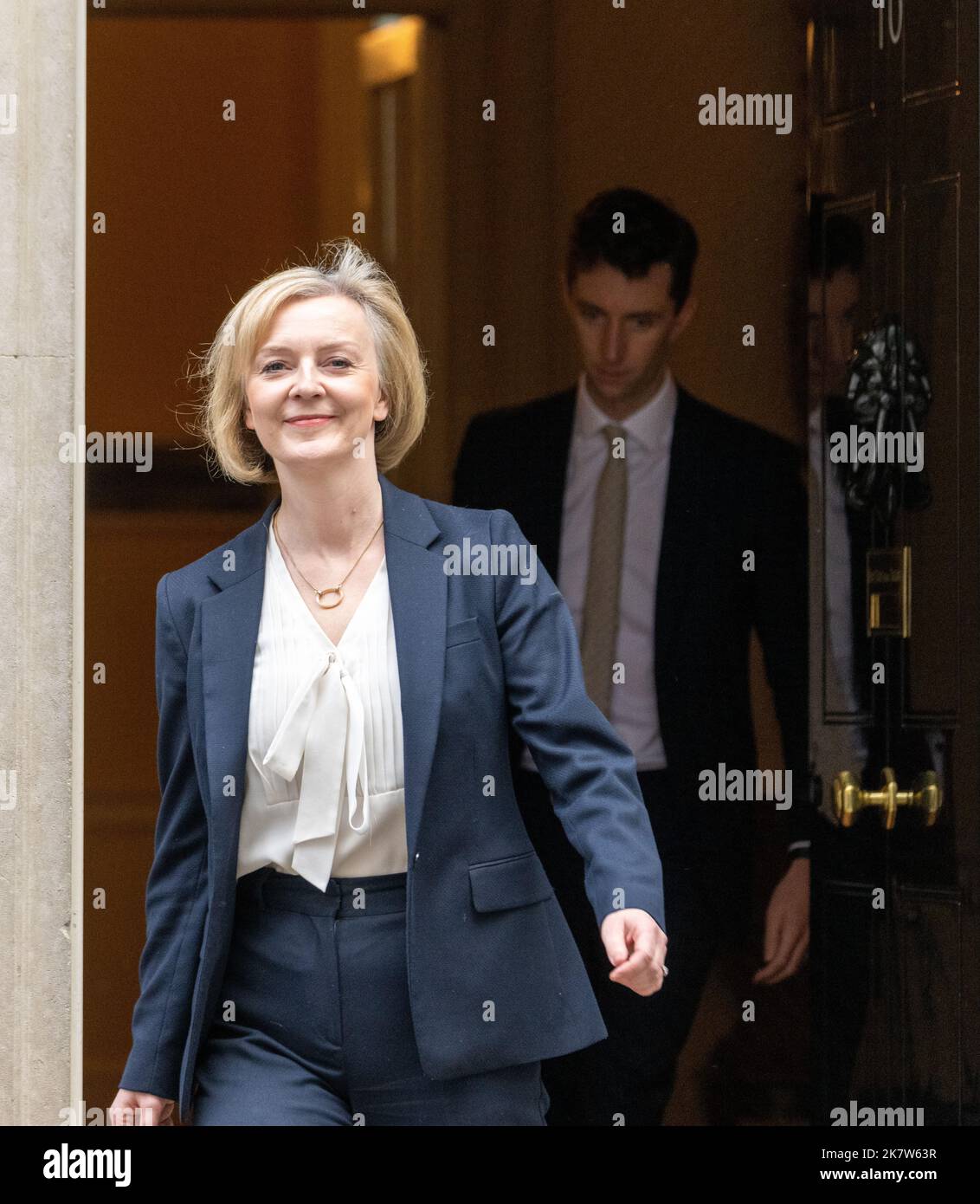 Londres, Royaume-Uni. 19th octobre 2022. Liz Truss Premier ministre, quitte 10 Downing Street pour les premiers ministres questions crédit: Ian Davidson/Alay Live News Banque D'Images