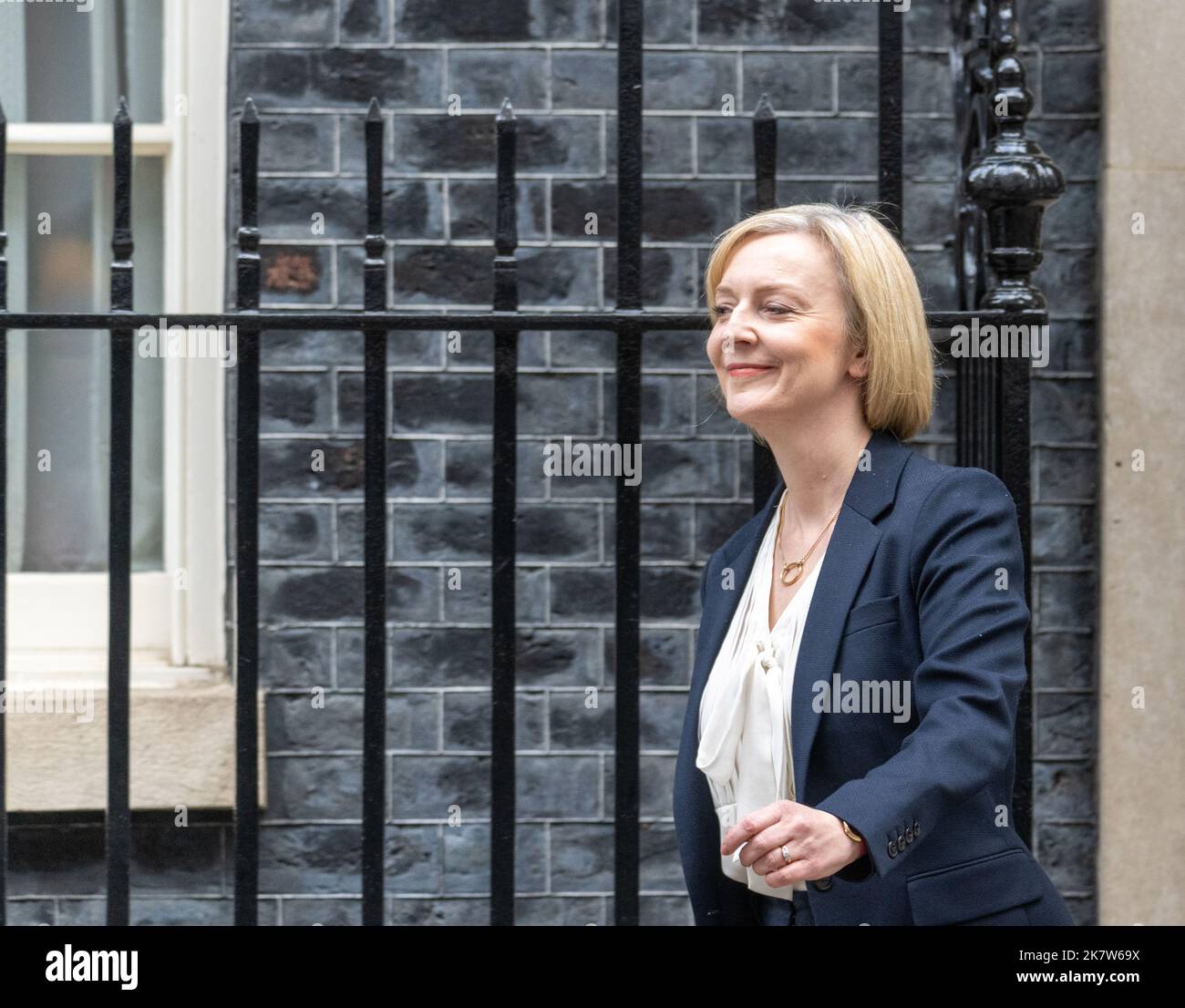 Londres, Royaume-Uni. 19th octobre 2022. Liz Truss Premier ministre, quitte 10 Downing Street pour les premiers ministres questions crédit: Ian Davidson/Alay Live News Banque D'Images