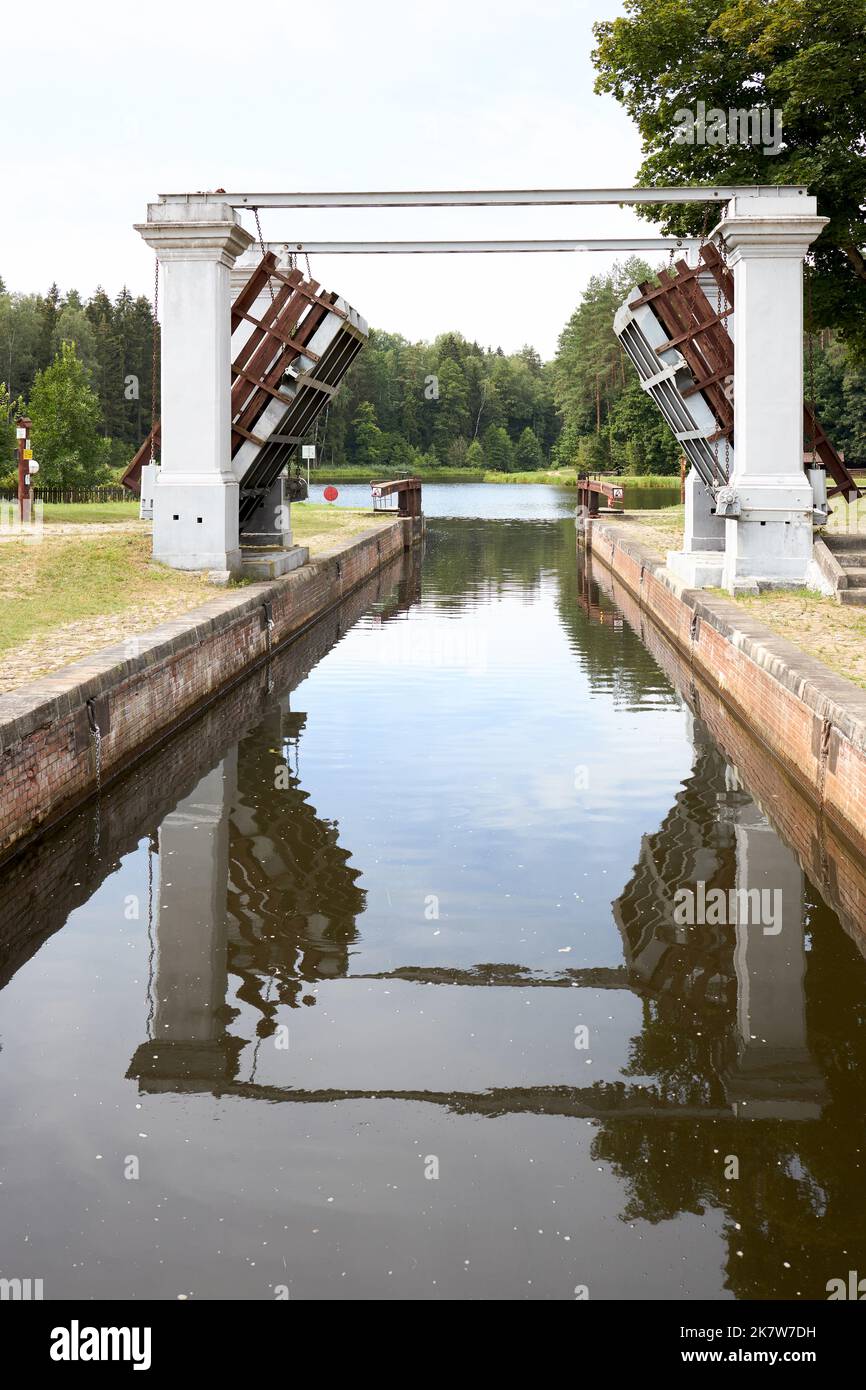 Grodno - août 2021 : canal d'Augustow, canal d'Avgustovski ou Kanal Augustowski unissant les fleuves de Vistule Neman protégés par l'UNESCO à Chertok Dombrovka Banque D'Images