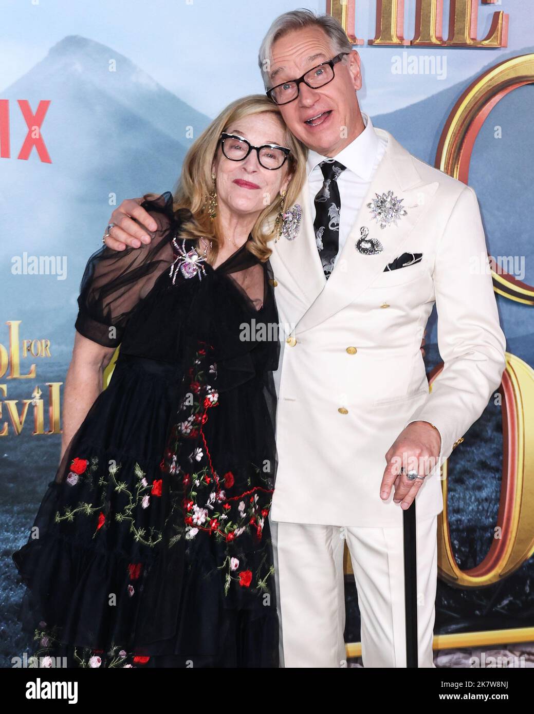 WESTWOOD, LOS ANGELES, CALIFORNIE, États-Unis - OCTOBRE 18 : Laurie Feig et son mari Paul Feig arrivent à la première mondiale de Netflix's 'The School for Good and Evil' qui s'est tenue au Regency Village Theatre sur 18 octobre 2022 à Westwood, Los Angeles, Californie, États-Unis. (Photo de Xavier Collin/image Press Agency) Banque D'Images