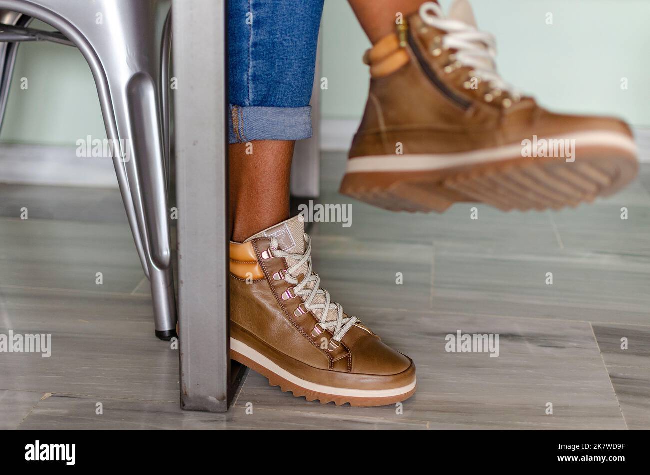 Séville, Espagne; 19 octobre 2022: Chaussures Pikolinos Vigo. Mode de rue. Marque  espagnole Photo Stock - Alamy