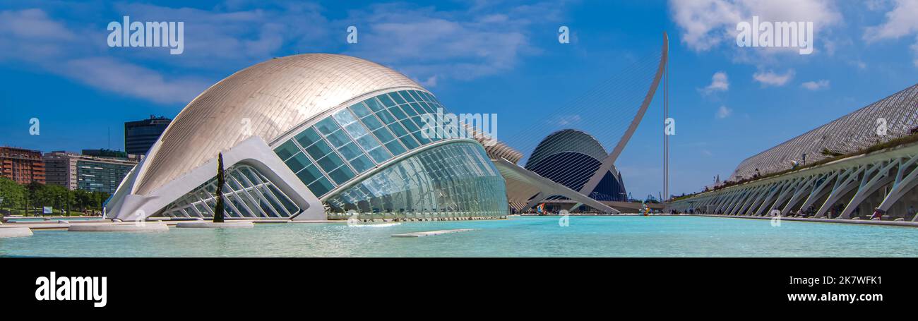 Valence, Espagne - 29 avril 2019 : vue sur la Cité des Arts et des Sciences de Valence créée par l'architecte Santiago Calatrava. Complexe culturel de Valence. Banque D'Images