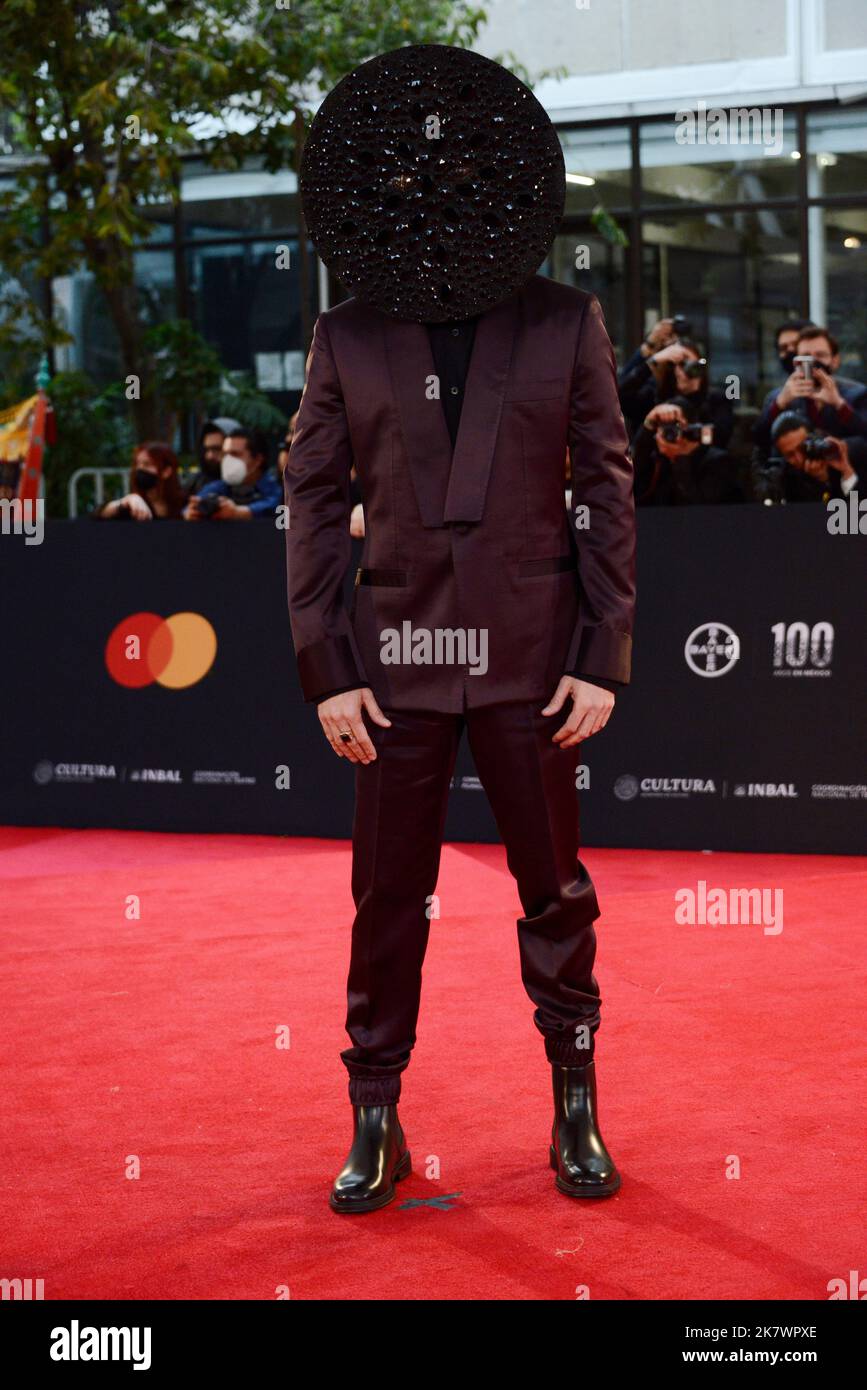 Mexique. 18th octobre 2022. 18 octobre 2022, Mexico, Mexique: Roger Gonzalez assister au tapis rouge des Metropolitan Theatre Awards 4th (Los Metro) au Centro Cultural del Bosque. Sur 18 octobre 2022 à Mexico, Mexique. (Photo par Carlos Tischler/ Eyepix Group) (photo par Eyepix/Sipa USA) crédit: SIPA USA/Alay Live News Banque D'Images