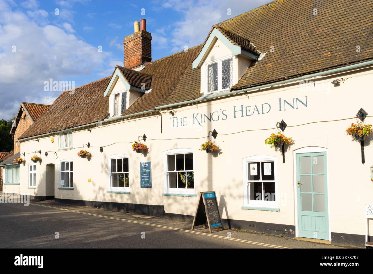 The Kings Head Inn une maison publique ou un pub anglais dans le village de Suffolk Orford Suffolk Angleterre Royaume-Uni Europe Banque D'Images