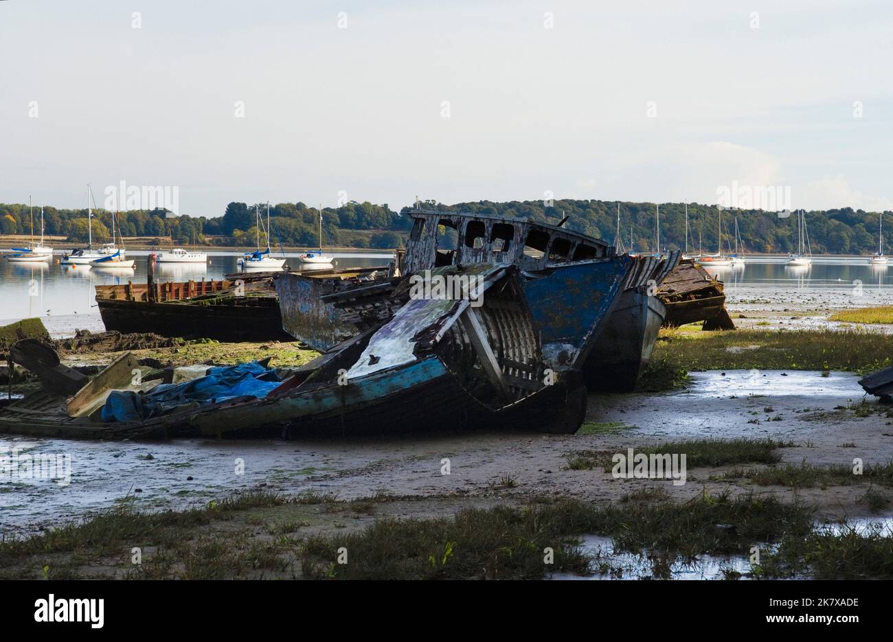 Pourriture de voiliers en bois à PIN Mill sur la rivière Orwell, Surrey Banque D'Images