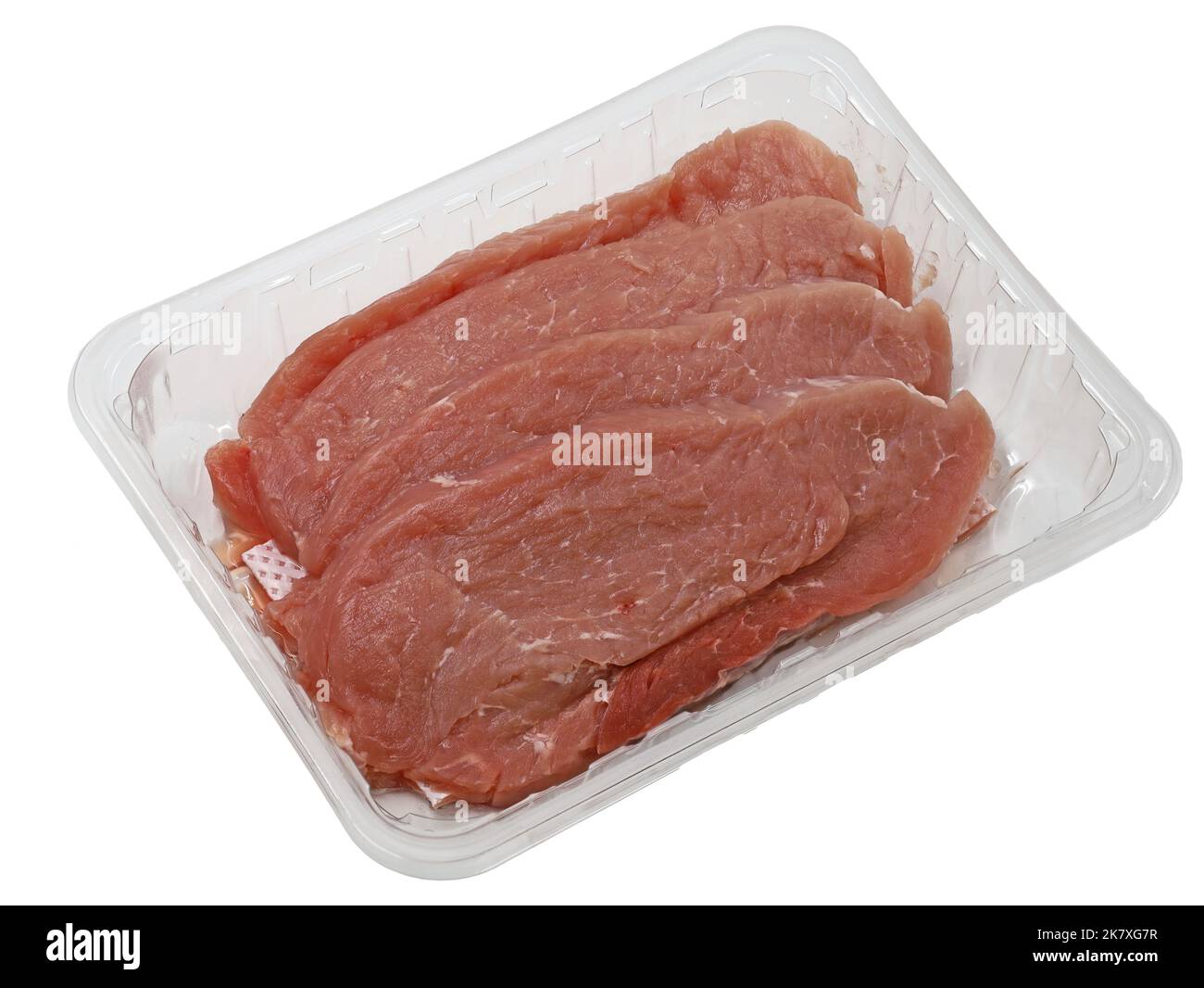 Schnitzel de porc frais, côtelette de porc dans un bol en plastique isolé sur fond blanc, vue du dessus Banque D'Images