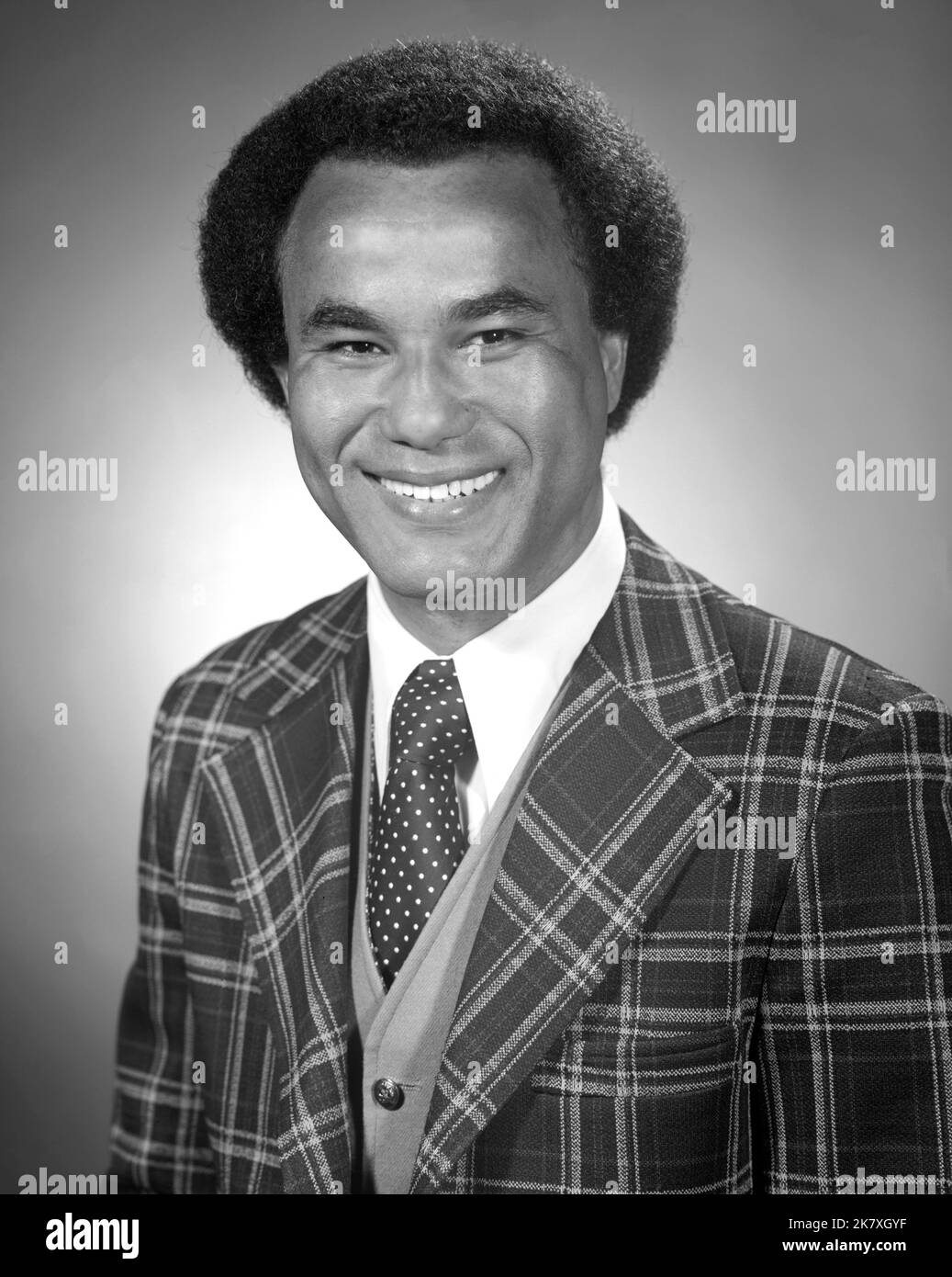 Portrait de Samuel J. Scott travaillant au Bureau des directeurs des structures NASA Langley. Photo prise en mai 1977. Samuel J. Scott (1938 – 2021), ingénieur qui a été parmi les quatre premiers ingénieurs noirs au Langley Research Centre de la NASA en 1962 Banque D'Images