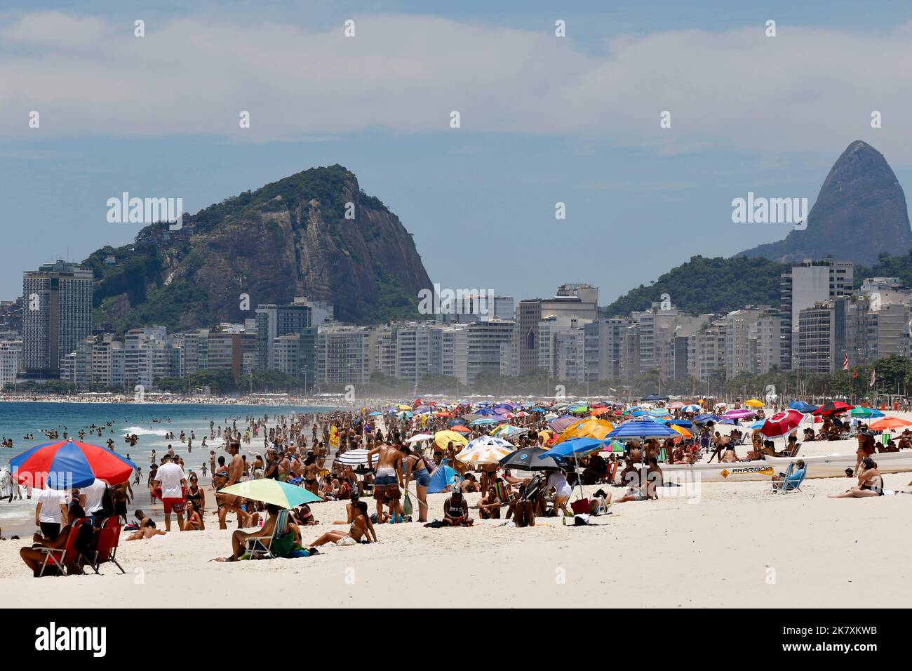Copacabana woman bikini Banque de photographies et d'images à haute  résolution - Alamy