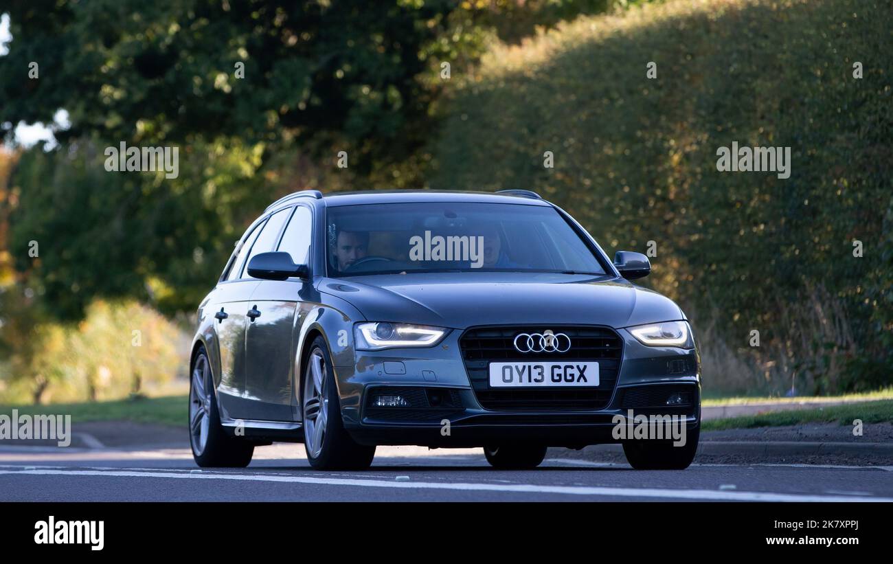 2013 Audi A4 voiture diesel grise Banque D'Images