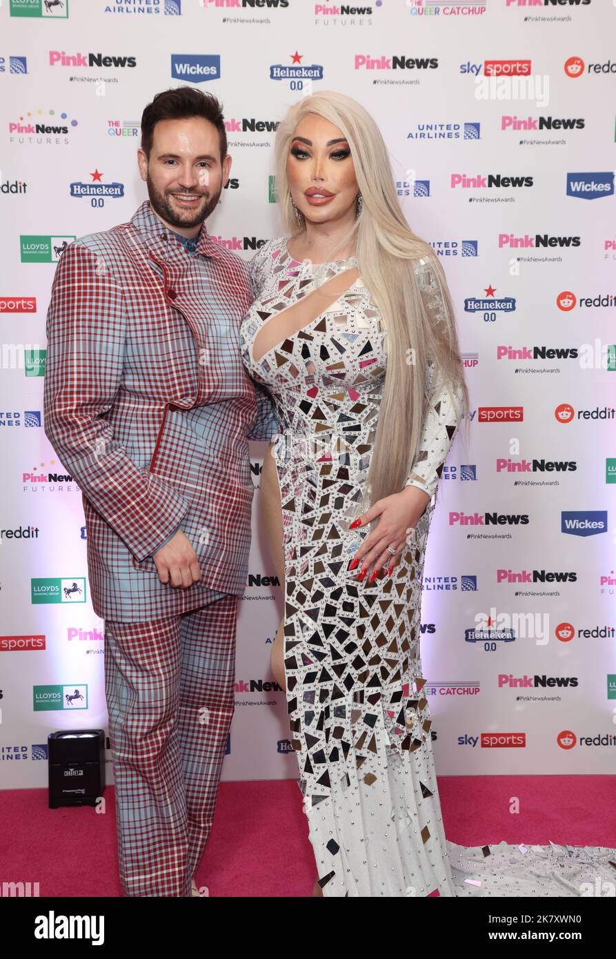 Anthony James et Jessica Alves assistent aux PinkNews Awards à Church House Westminster, Londres. Date de la photo: Mercredi 19 octobre 2022. Banque D'Images