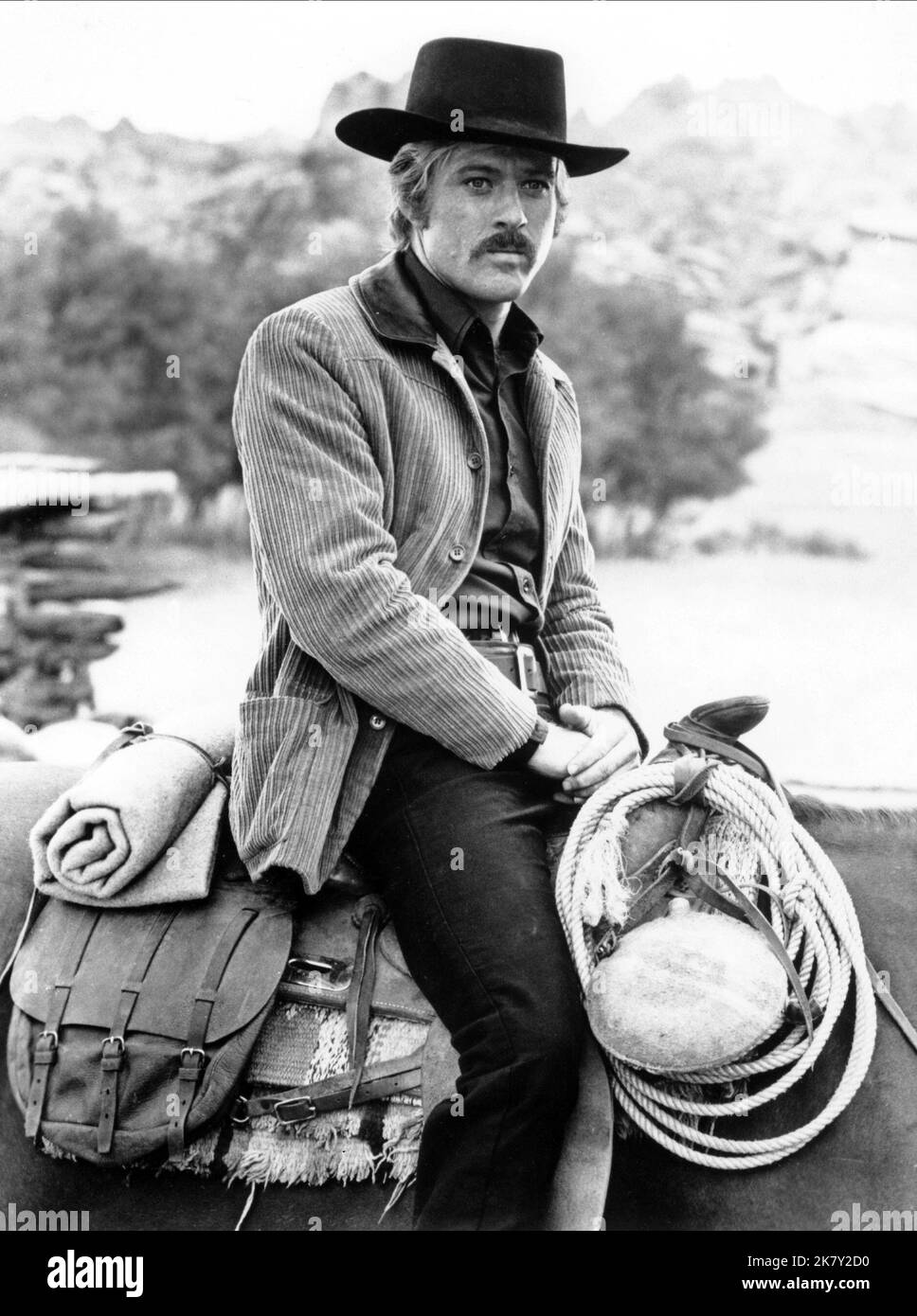 Robert Redford film: Butch Cassidy and the Sundance Kid (USA 1969) personnages: The Sundance Kid / Titel Auch: 'Butch Cassglacée und Sundance Kid' Directeur: George Roy Hill 23 septembre 1969 **AVERTISSEMENT** cette photographie est à usage éditorial exclusif et est le droit d'auteur de 20th CENTURY FOX et/ou le photographe assigné par la Société de film ou de production et ne peut être reproduite que par des publications en conjonction avec la promotion du film ci-dessus. Un crédit obligatoire à 20th CENTURY FOX est requis. Le photographe doit également être crédité lorsqu'il est connu. Aucune utilisation commerciale ne peut être accordée sans autorisation Banque D'Images