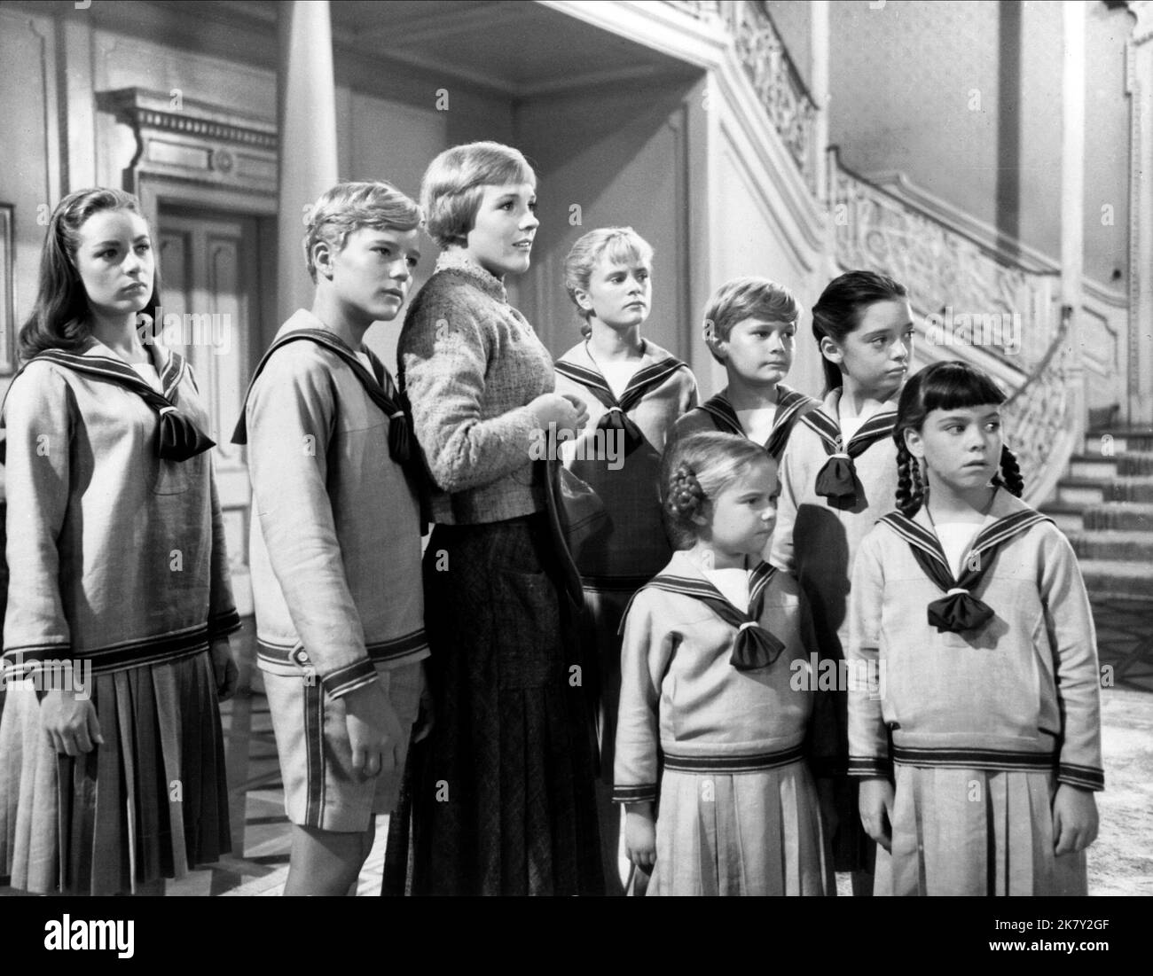 Charmian Carr, Kym Carath, Nicholas Hammond, Julie Andrews, Debbie Turner, Heather Menzies-Urich & Duane Chase film: The Sound of Music (USA 1965) personnages: Liesl, Gretl, Friedrich, Maria, Marta, Louisa, Kurt Directeur: Robert Wise 02 mars 1965 **AVERTISSEMENT** cette photographie est à usage éditorial seulement et est le droit d'auteur de 20th CENTURY FOX et/ou le photographe assigné par la Société du film ou de la production et ne peut être reproduit que par des publications dans le cadre de la promotion du film ci-dessus. Un crédit obligatoire à 20th CENTURY FOX est requis. Le photographe doit également être crédité Banque D'Images