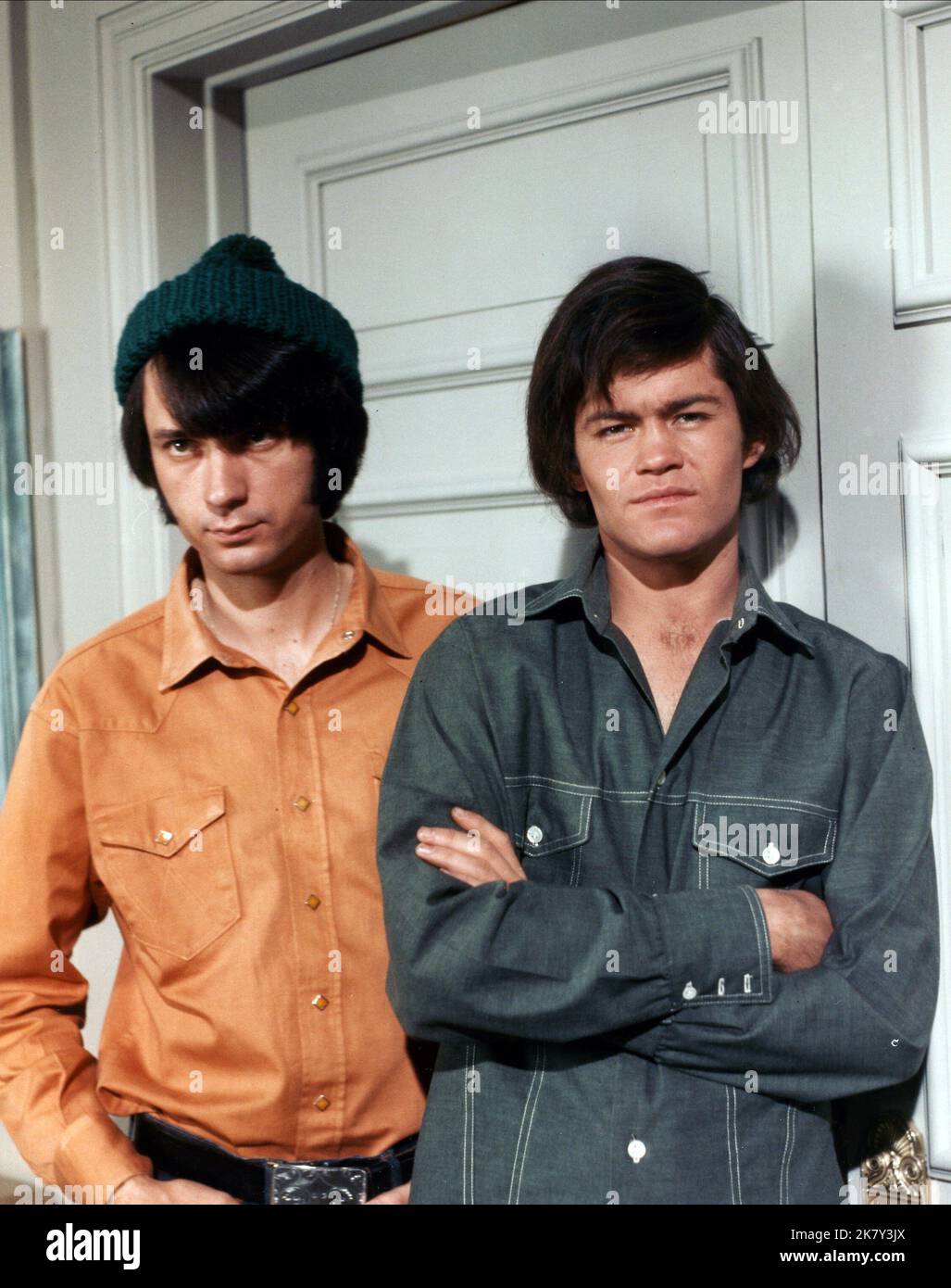 Michael Nesmith & Micky Dolenz Television : The Monkees (TV-Serie) Characters : Mike, Micky USA 1966-1968, 12 septembre 1966 **AVERTISSEMENT** cette photographie est destinée à un usage éditorial exclusif et est protégée par les droits d'auteur de NBC et/ou du photographe attribué par la Société de film ou de production et ne peut être reproduite que par des publications dans le cadre de la promotion du film ci-dessus. Un crédit obligatoire pour NBC est requis. Le photographe doit également être crédité lorsqu'il est connu. Aucune utilisation commerciale ne peut être accordée sans l'autorisation écrite de la Société du film. Banque D'Images