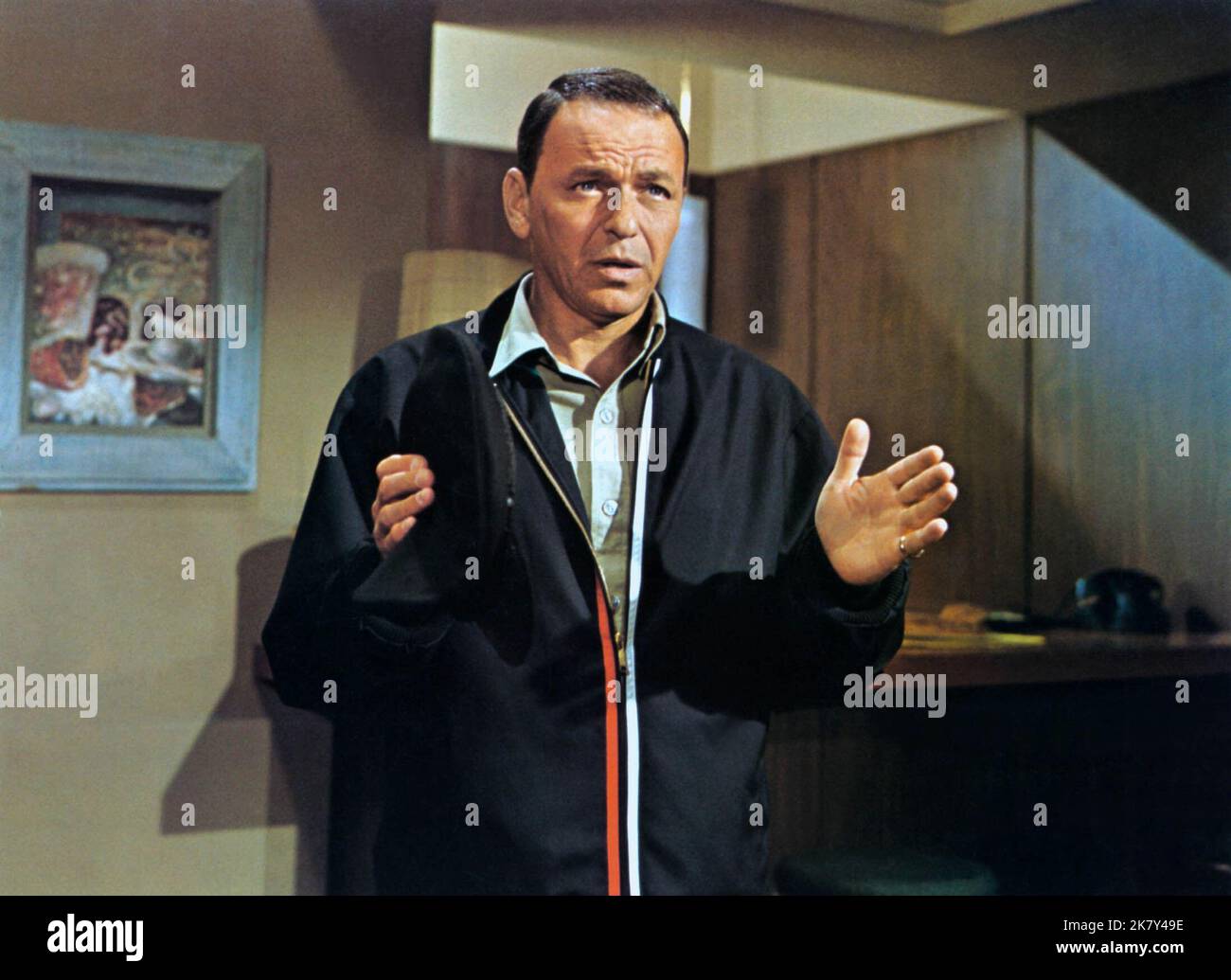 Frank Sinatra film: Assaut sur Une reine (USA 1966) personnages: Mark Brittain Directeur: Jack Donohue 15 juin 1966 **AVERTISSEMENT** cette photographie est destinée à un usage éditorial exclusif et est le droit d'auteur de PARAMOUNT et/ou du photographe assigné par la Société de film ou de production et ne peut être reproduite que par des publications dans le cadre de la promotion du film ci-dessus. Un crédit obligatoire pour PARAMOUNT est requis. Le photographe doit également être crédité lorsqu'il est connu. Aucune utilisation commerciale ne peut être accordée sans l'autorisation écrite de la Société du film. Banque D'Images