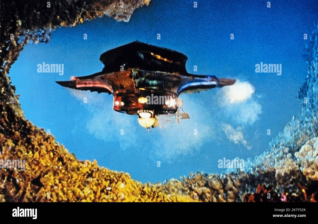 Le Nautilus Submarine film Captain Nemo et la ville sous-marine (1963) réalisateur : James Hill 01 décembre 1969 **AVERTISSEMENT** cette photographie est à usage éditorial seulement et est la propriété de MGM et/ou du photographe désigné par le film ou la société de production et ne peut être reproduite que par des publications en liaison avec la promotion du film ci-dessus. Un crédit obligatoire à MGM est requis. Le photographe doit également être crédité lorsqu'il est connu. Aucune utilisation commerciale ne peut être accordée sans autorisation écrite de The film Company. Banque D'Images