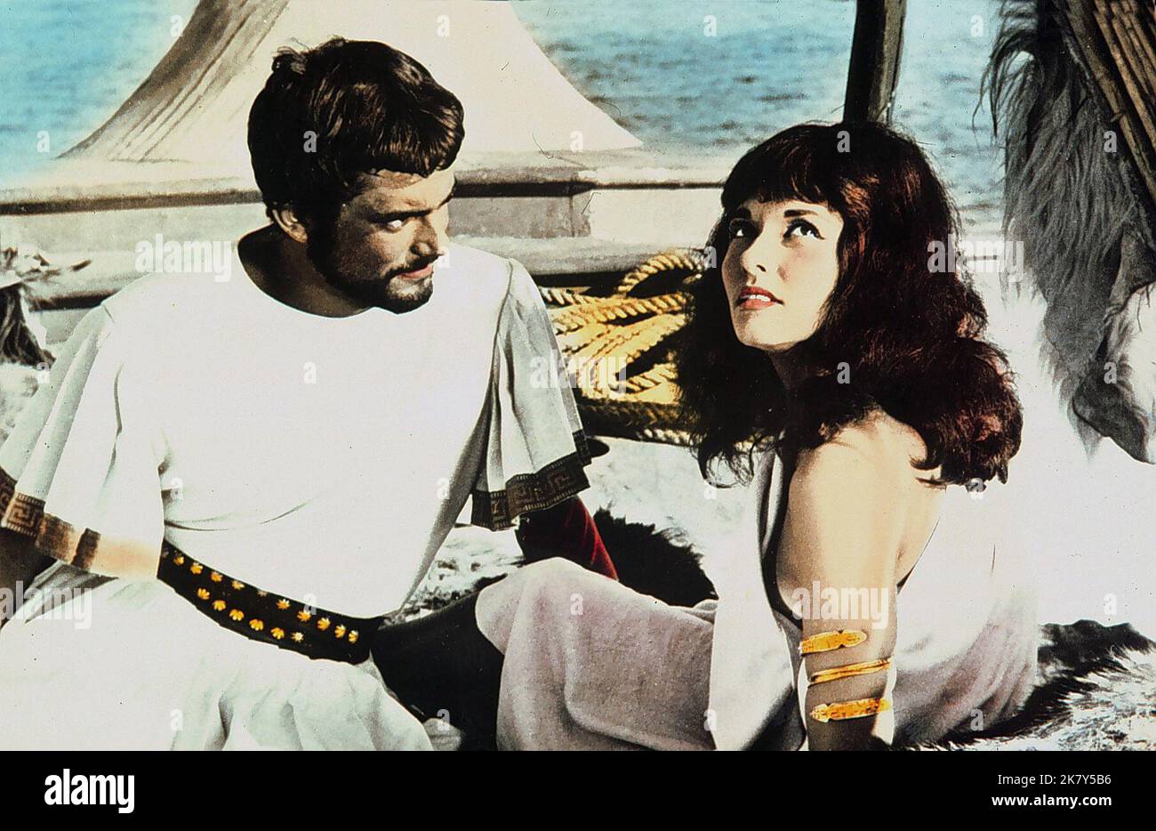 Todd Armstrong & Nancy Kovak film : Jason et les Argonautes (1969) personnages : Jason & Director : Don Chaffey 19 juin 1963 **AVERTISSEMENT** cette photographie est destinée à un usage éditorial exclusif et est protégée par les droits d'auteur de COLUMBIA et/ou du photographe assigné par la Société du film ou de la production et ne peut être reproduite que par des publications dans le cadre de la promotion du film ci-dessus. Un crédit obligatoire pour LA COLOMBIE est requis. Le photographe doit également être crédité lorsqu'il est connu. Aucune utilisation commerciale ne peut être accordée sans l'autorisation écrite de la Société du film. Banque D'Images