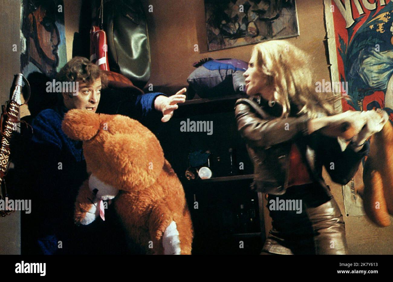 Michael Caine & Margaret Blye film The Italian Job (UK 1969) personnages : Charlie Croker & Lorna réalisateur : Peter Collinson 02 juin 1969 **AVERTISSEMENT** cette photographie est réservée à un usage éditorial et est protégée par les droits d'auteur de PARAMOUNT et/ou du photographe désigné par la société de production et ne peut être reproduite que par des publications en liaison avec la promotion du film ci-dessus. Un crédit obligatoire à PARAMOUNT est requis. Le photographe doit également être crédité lorsqu'il est connu. Aucune utilisation commerciale ne peut être accordée sans autorisation écrite de The film Company. Banque D'Images
