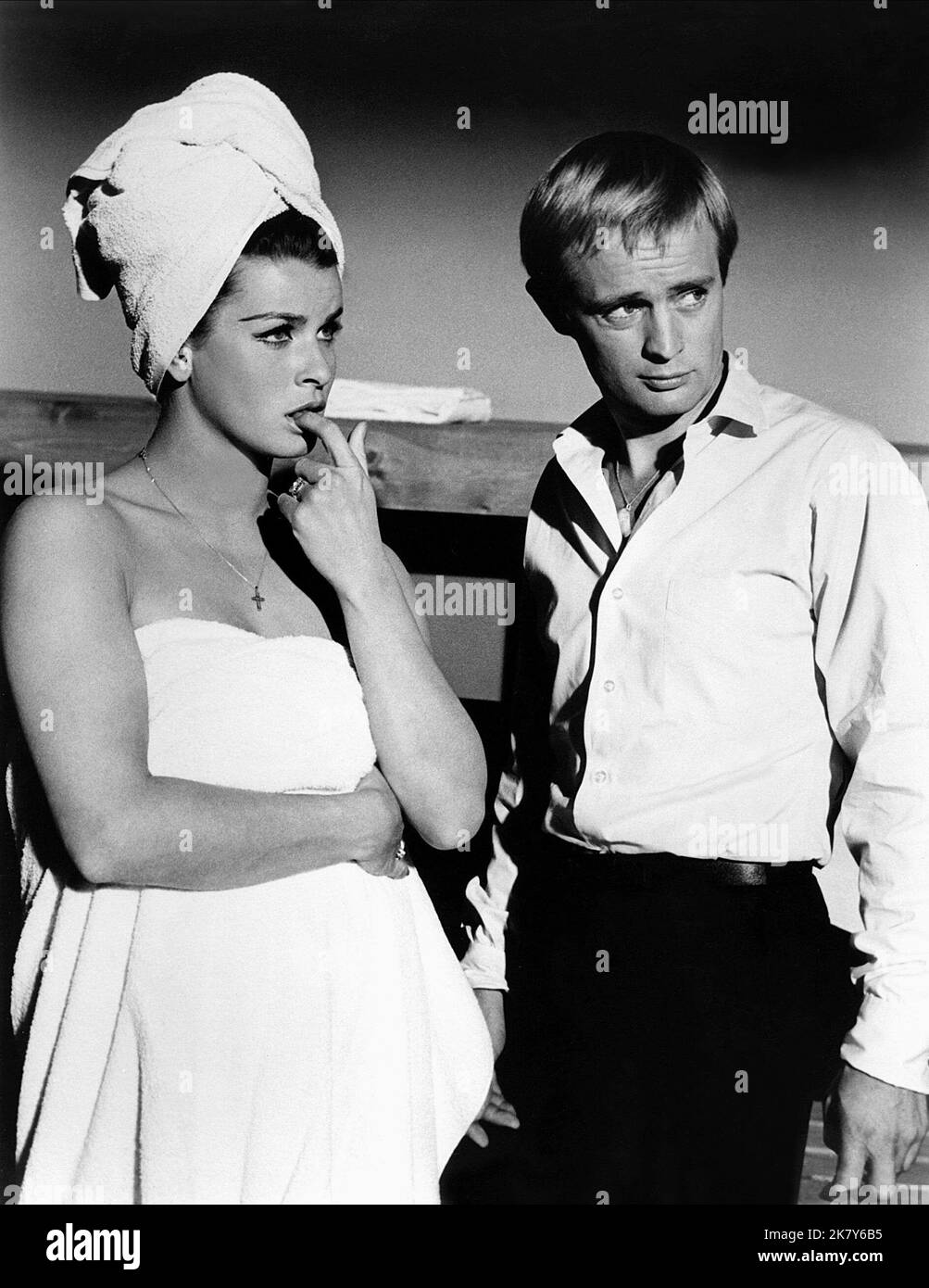 Senta Berger & David McCallum film: The Spy with My face; Man de U.N.C.L.E. (USA 1965) personnages : Serena (images d'archives) et Illya Kuryakin / Onkel, 'O.N.K.E.l', 'U.N.C.L.E.' Directeur: John Newland 27 mai 1965 **AVERTISSEMENT** cette photographie est à usage éditorial seulement et est le droit d'auteur de MGM et/ou le photographe assigné par la Société du film ou de la production et ne peut être reproduite que par des publications dans le cadre de la promotion du film ci-dessus. Un crédit obligatoire pour MGM est requis. Le photographe doit également être crédité lorsqu'il est connu. Aucune utilisation commerciale ne peut être accordée sans autorisation Banque D'Images