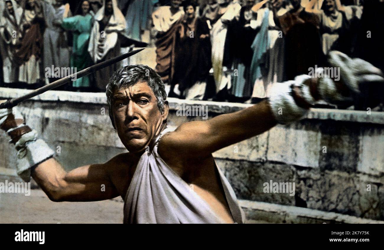 Anthony Quinn film Barabbas (1961) réalisateur : Richard Fleischer 21 septembre 1962 **AVERTISSEMENT** cette photographie est à usage éditorial exclusif et est protégée par COLUMBIA et/ou le photographe désigné par la société de production et ne peut être reproduite que par des publications en liaison avec la promotion du film ci-dessus. Un crédit obligatoire à COLUMBIA est requis. Le photographe doit également être crédité lorsqu'il est connu. Aucune utilisation commerciale ne peut être accordée sans autorisation écrite de The film Company. Banque D'Images