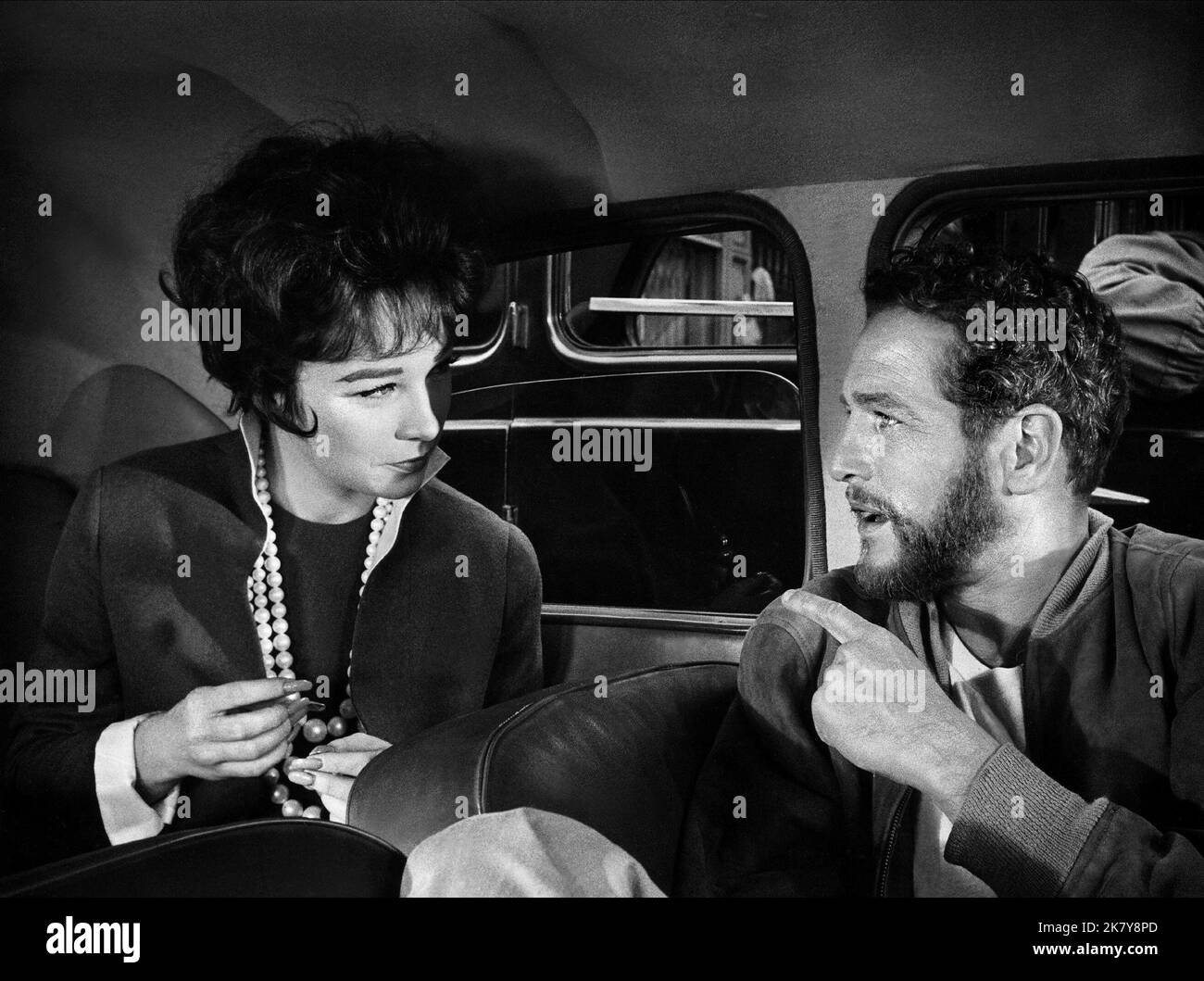 Shirley MacLaine & Paul Newman film What A Way to Go (1966) personnages : Louisa May Foster & Larry Flint réalisateur : J. Lee Thompson 12 mai 1964 **AVERTISSEMENT** cette photographie est à usage éditorial seulement et est la propriété de 20TH CENTURY FOX et/ou du photographe assigné par The film or production Company et ne peut être reproduite que par des publications en liaison avec la promotion du film ci-dessus. Un crédit obligatoire pour 20TH CENTURY FOX est requis. Le photographe doit également être crédité lorsqu'il est connu. Aucune utilisation commerciale ne peut être accordée sans autorisation écrite de The film Company. Banque D'Images