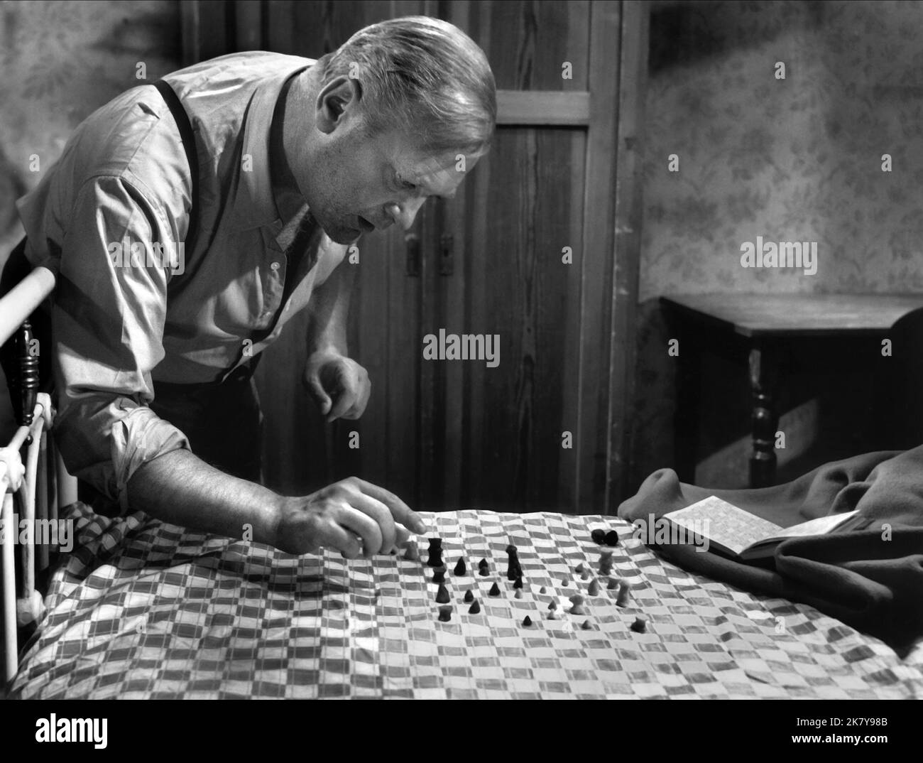 Curd Jürgens film: Three Moves to Freedom; brainwashed (DE 1960) personnages: Werner von Basil / Literaturverfilmung (basé sur le roman de Stefan Zweig) Directeur: GERD Oswald 02 septembre 1960 **AVERTISSEMENT** cette photographie est destinée à un usage éditorial exclusif et est protégée par les droits d'auteur du FILM ROXY et/ou du photographe attribué par la Société de film ou de production et ne peut être reproduite que par des publications dans le cadre de la promotion du film ci-dessus. Un crédit obligatoire pour LE FILM ROXY est requis. Le photographe doit également être crédité lorsqu'il est connu. Aucune utilisation commerciale ne peut être accordée sans autorisation écrite Banque D'Images