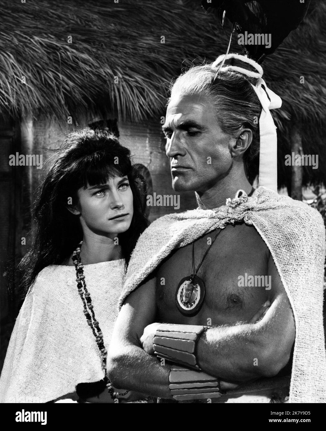 Shirley Anne Field & Angel Di Steffano film Kings of the Sun (1963) réalisateur : J. Lee Thompson 18 décembre 1963 **AVERTISSEMENT** cette photographie est réservée à un usage éditorial et est la propriété de UNITED ART et/ou du photographe désigné par The film or production Company et ne peut être reproduite que par des publications en liaison avec la promotion du film ci-dessus. Un crédit obligatoire pour UNITED ART est requis. Le photographe doit également être crédité lorsqu'il est connu. Aucune utilisation commerciale ne peut être accordée sans autorisation écrite de The film Company. Banque D'Images