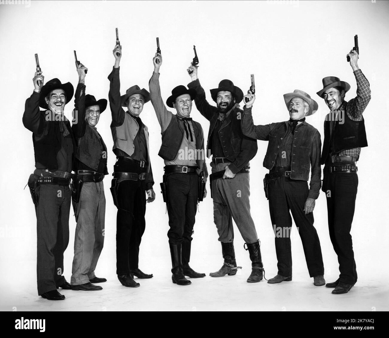 Ethan Laidlaw, Jim Davis, Wendell Corey, Mickey Finn, Fred Kohler Jr Et Bob Gunderson film : alias Jesse James (1963) personnages : James Gang member, Frank James, Jesse James, Tough #2 in Dirty Dog Saloon, James Gang member (comme Fred Kohler), James Gang member Director : George Sidney 04 avril 1963 **AVERTISSEMENT** cette photographie est à usage éditorial exclusif et est le droit d'auteur de COLUMBIA et/ou le photographe assigné par la Société du film ou de la production et ne peut être reproduite que par des publications dans le cadre de la promotion du film ci-dessus. Un crédit obligatoire pour LA COLOMBIE est requis. Le Pho Banque D'Images