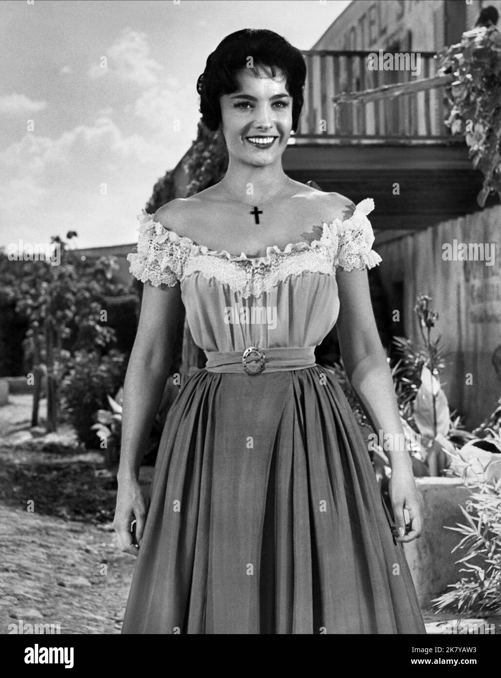 Linda Cristal film: The Alamo (1960) personnages: 'Flaca' Directeur: John Wayne 24 octobre 1960 **AVERTISSEMENT** cette photographie est destinée à un usage éditorial exclusif et est le droit d'auteur des ARTISTES UNIS et/ou du photographe assigné par la Société de film ou de production et ne peut être reproduite que par des publications en conjonction avec la promotion du film ci-dessus. Un crédit obligatoire pour LES ARTISTES UNIS est requis. Le photographe doit également être crédité lorsqu'il est connu. Aucune utilisation commerciale ne peut être accordée sans l'autorisation écrite de la Société du film. Banque D'Images