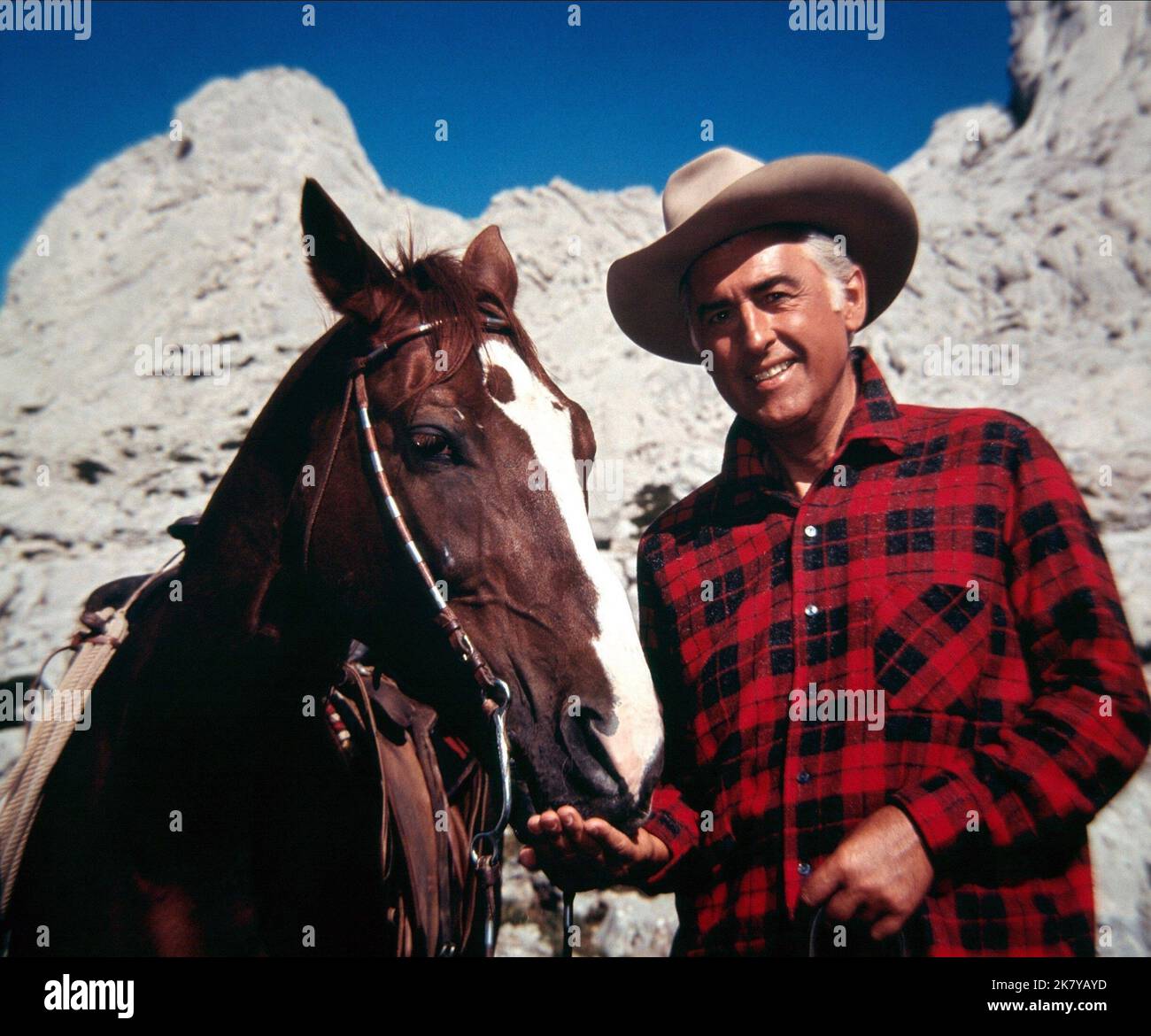 Stewart Granger film Old Surehand (DE/YU 1965) personnages : Old Surehand réalisateur : Alfred Vohrer 14 décembre 1965 **AVERTISSEMENT** cette photographie est à usage éditorial exclusif et est la propriété de RIALTO et/ou du photographe désigné par la société de production et ne peut être reproduite que par des publications en liaison avec la promotion du film ci-dessus. Un crédit obligatoire au RIALTO est requis. Le photographe doit également être crédité lorsqu'il est connu. Aucune utilisation commerciale ne peut être accordée sans autorisation écrite de The film Company. Banque D'Images