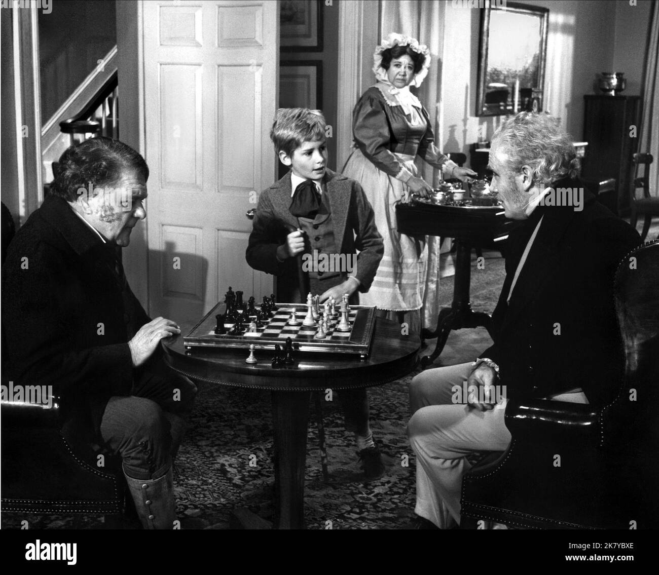 Mark Lester & Joseph O'Conor film Oliver! (1964) personnages : Oliver Twist, Mr. Brownlow réalisateur : Carol Reed 26 septembre 1968 **AVERTISSEMENT** cette photographie est réservée à un usage éditorial et est protégée par les droits d'auteur de ROMULUS et/ou du photographe désigné par le film ou la société de production et ne peut être reproduite que par des publications en liaison avec la promotion du film ci-dessus. Un crédit obligatoire à ROMULUS est requis. Le photographe doit également être crédité lorsqu'il est connu. Aucune utilisation commerciale ne peut être accordée sans autorisation écrite de The film Company. Banque D'Images