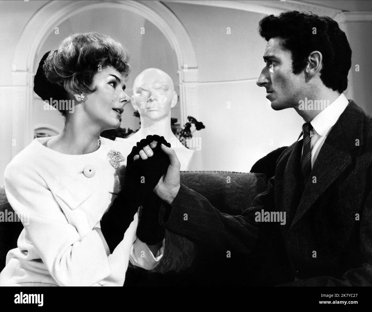 Kay Kendall & Maxwell Shaw film une fois de plus, avec Feeling! (1960) personnages : dolly fabian, jascha Gendel réalisateur : Stanley Donen 11 février 1960 **AVERTISSEMENT** cette photographie est réservée à un usage éditorial et est protégée par les droits d'auteur de COLUMBIA et/ou du photographe désigné par la société de production et ne peut être reproduite que par des publications dans le cadre de la promotion du film ci-dessus. Un crédit obligatoire à COLUMBIA est requis. Le photographe doit également être crédité lorsqu'il est connu. Aucune utilisation commerciale ne peut être accordée sans autorisation écrite de The film Company. Banque D'Images