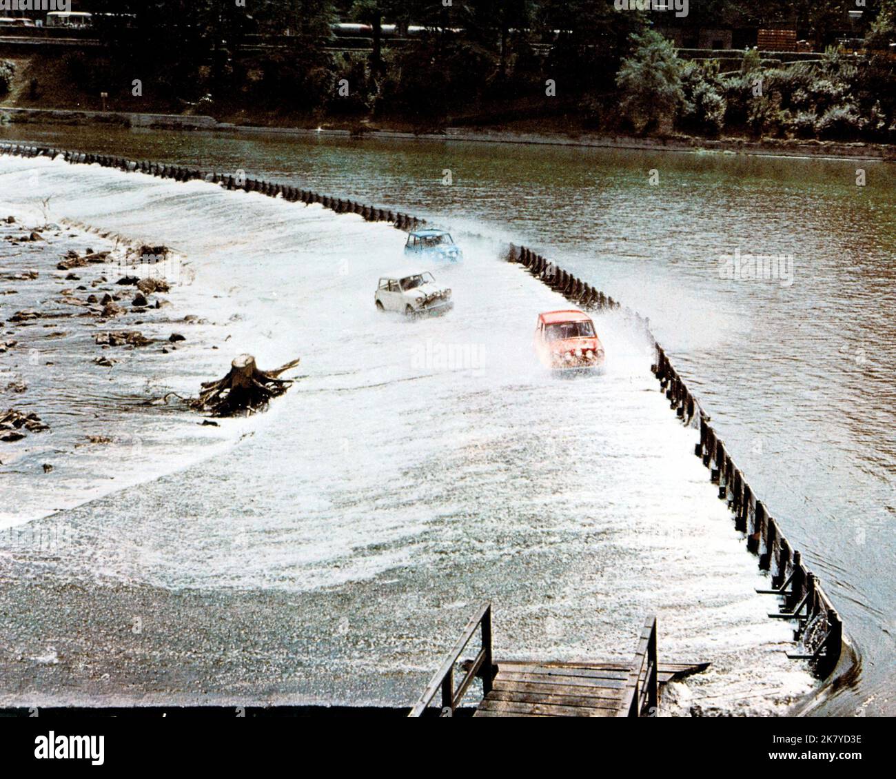 Mini Getaway Scene film The Italian Job (UK 1969) réalisateur : Peter Collinson 02 juin 1969 **AVERTISSEMENT** cette photographie est réservée à un usage éditorial et est protégée par les droits d'auteur de PARAMOUNT et/ou du photographe désigné par le film ou la société de production et ne peut être reproduite que par des publications dans le cadre de la promotion du film ci-dessus. Un crédit obligatoire à PARAMOUNT est requis. Le photographe doit également être crédité lorsqu'il est connu. Aucune utilisation commerciale ne peut être accordée sans autorisation écrite de The film Company. Banque D'Images