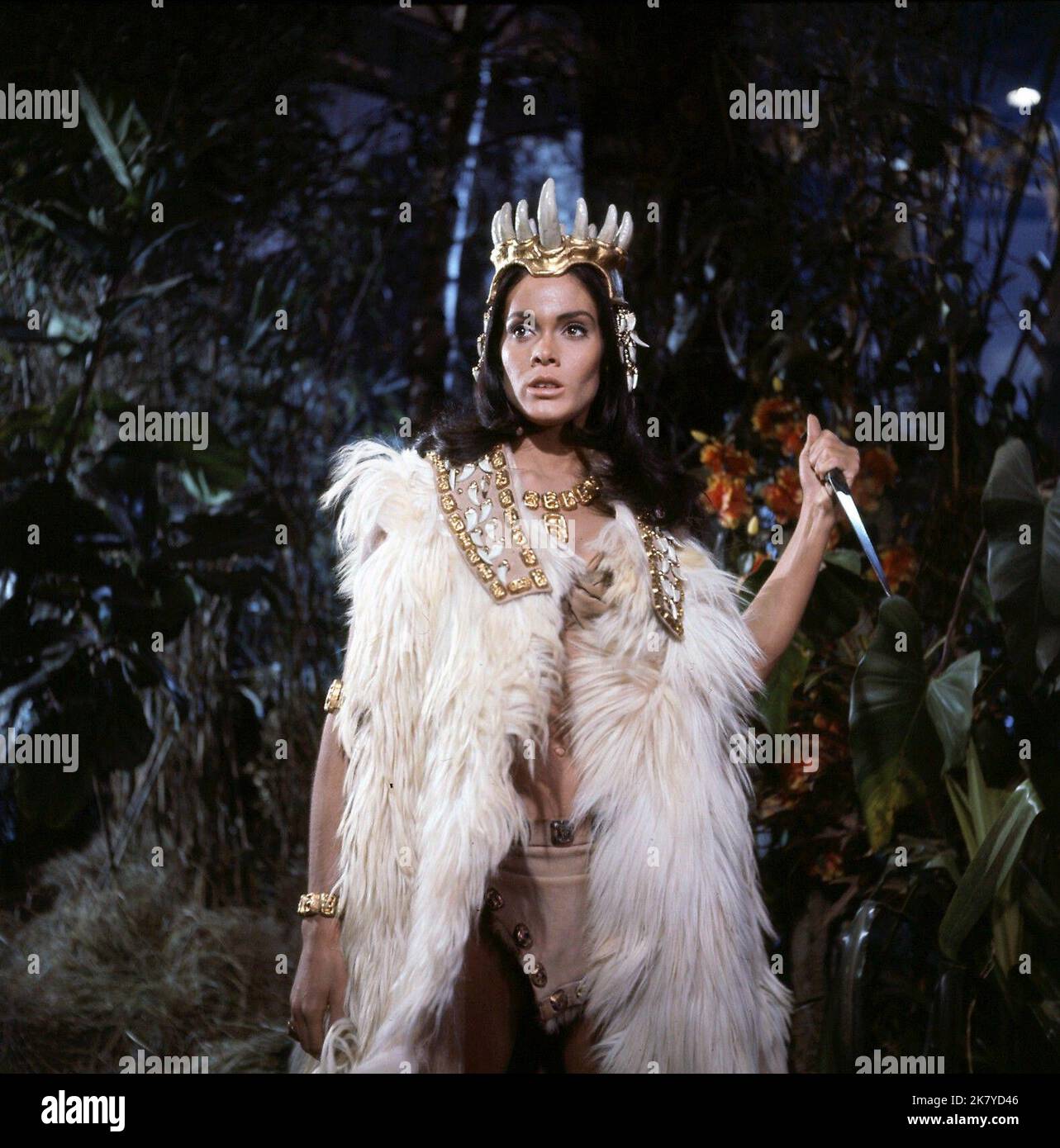 Martine Beswick film: Slave Girls (1967) personnages: Kari Directeur: Michael Carreras 25 janvier 1967 **AVERTISSEMENT** cette photographie est à usage éditorial seulement et est le droit d'auteur des PRODUCTIONS DE FILM DE MARTEAU et/ou le photographe assigné par la Société de film ou de production et ne peut être reproduit que par des publications en conjonction avec la promotion du film ci-dessus. Un crédit obligatoire pour LES PRODUCTIONS DE FILMS DE MARTEAU est requis. Le photographe doit également être crédité lorsqu'il est connu. Aucune utilisation commerciale ne peut être accordée sans l'autorisation écrite de la Société du film. Banque D'Images