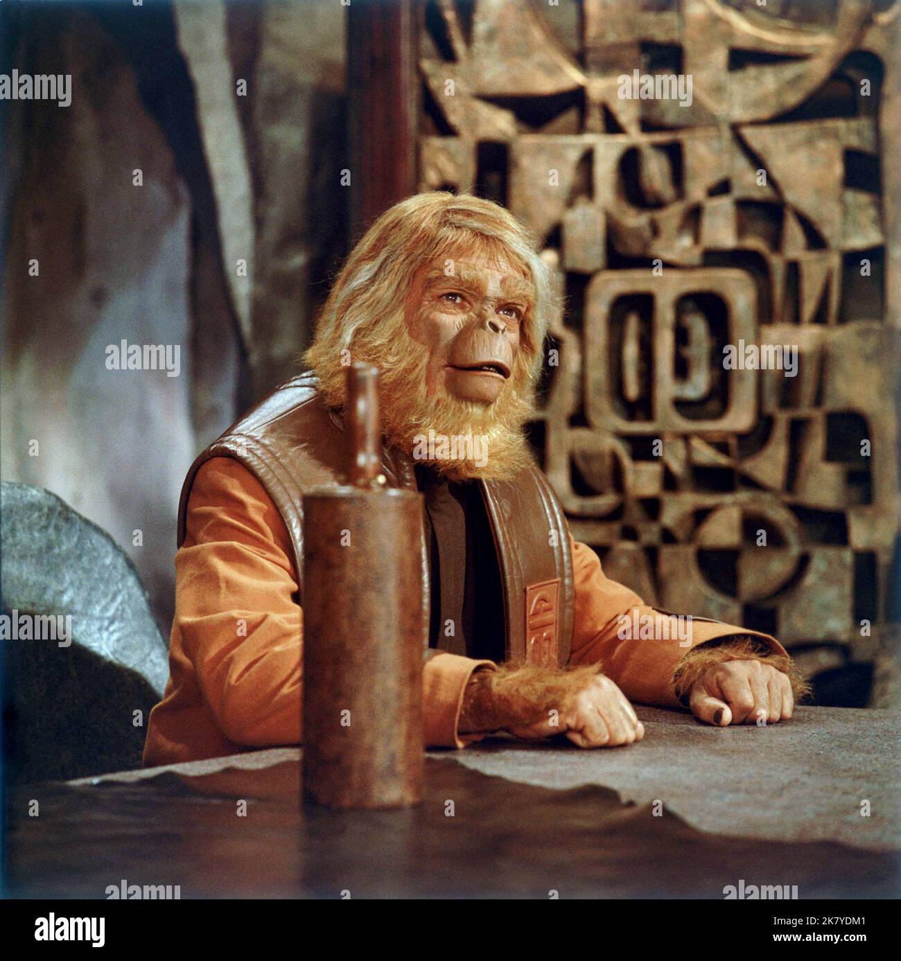 Maurice Evans film: Planet of the Apes (USA 1968) personnages: Dr. Zaius Directeur: Franklin J. Schaffner 08 février 1968 **AVERTISSEMENT** cette photographie est à usage éditorial exclusif et est le droit d'auteur de 20th CENTURY FOX et/ou le photographe assigné par la Société de film ou de production et ne peut être reproduite que par des publications dans le cadre de la promotion du film ci-dessus. Un crédit obligatoire à 20th CENTURY FOX est requis. Le photographe doit également être crédité lorsqu'il est connu. Aucune utilisation commerciale ne peut être accordée sans l'autorisation écrite de la Société du film. Banque D'Images