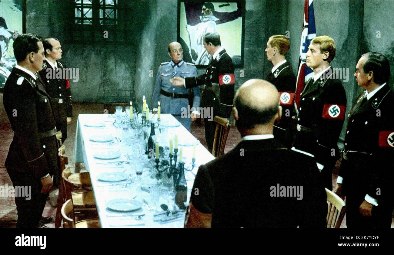 Scène avec Buster Keaton film: Deux Marines et Un général (1961) personnages: AVEC le général von Kassler Directeur: Luigi Scattini 20 avril 1966 **AVERTISSEMENT** cette photographie est destinée à un usage éditorial exclusif et est le copyright du FILM INTERNATIONAL ITALIEN et/ou du photographe attribué par la Société de film ou de production et ne peut être reproduite que par des publications dans le cadre de la promotion du film ci-dessus. Un crédit obligatoire pour LE FILM INTERNATIONAL ITALIEN est requis. Le photographe doit également être crédité lorsqu'il est connu. Aucune utilisation commerciale ne peut être accordée sans l'autorisation écrite du film C. Banque D'Images