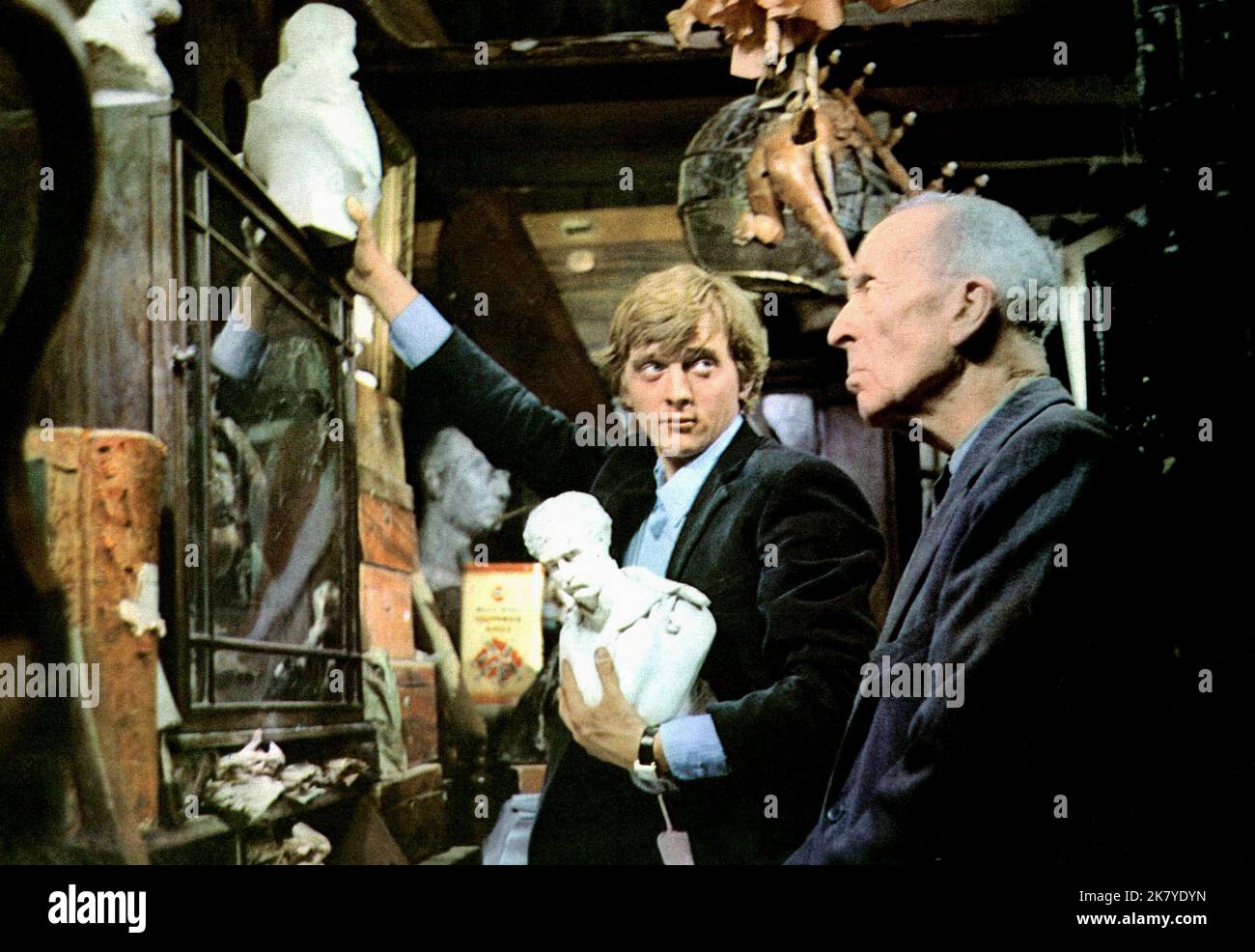 David Hemmings & Harry Hutchinson film Blow-up ; Blowup (UK/USA/IT 1966) personnages : Thomas & Shopkeeper (non crédité) réalisateur : Michelangelo Antonioni 18 décembre 1966 **AVERTISSEMENT** cette photographie est réservée à un usage éditorial et est la propriété de MGM et/ou du photographe assigné par le film ou la société de production et ne peut être reproduite que par des publications dans le cadre de la promotion du film ci-dessus. Un crédit obligatoire à MGM est requis. Le photographe doit également être crédité lorsqu'il est connu. Aucune utilisation commerciale ne peut être accordée sans autorisation écrite de The film Company. Banque D'Images