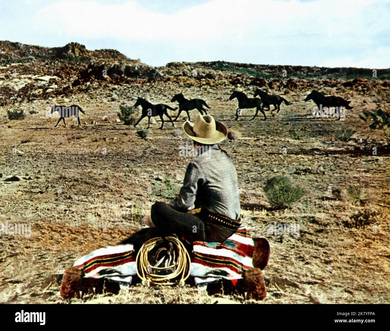 Audie Murphy film: Six Black Horses (1961) personnages: Ben Lane Directeur: Harry Keller 24 avril 1962 **AVERTISSEMENT** cette photographie est à usage éditorial exclusif et est le droit d'auteur de l'UIP et/ou du photographe assigné par la Société de film ou de production et ne peut être reproduite que par des publications en conjonction avec la promotion du film ci-dessus. Un crédit obligatoire pour le PUI est requis. Le photographe doit également être crédité lorsqu'il est connu. Aucune utilisation commerciale ne peut être accordée sans l'autorisation écrite de la Société du film. Banque D'Images