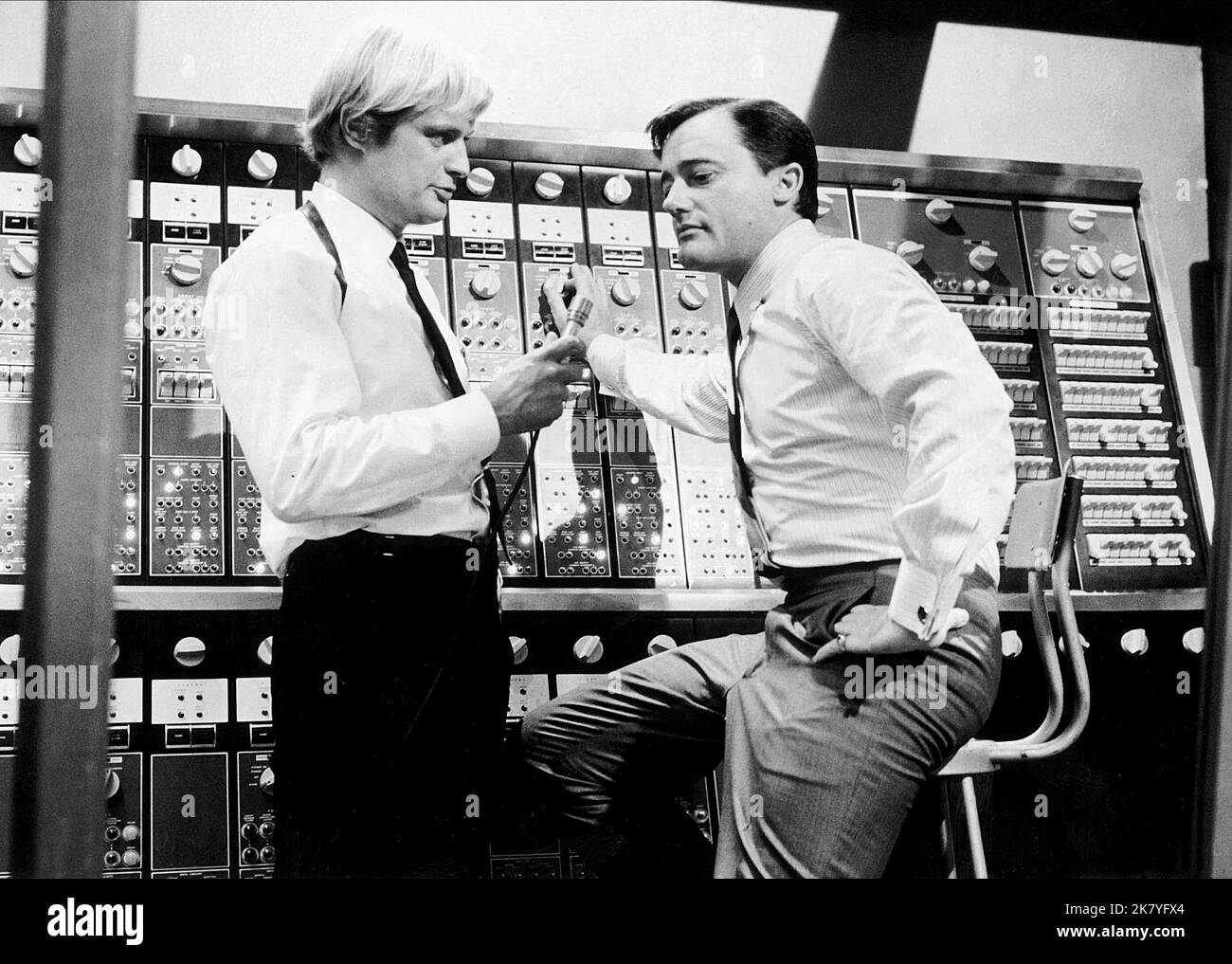 David McCallum et Robert Vaughn film: The Helicopter Spies; Man de U.N.C.L.E. (USA 1968) personnages: Illya Kuryakin & Napoleon Solo / Onkel, 'O.N.K.E.l', 'U.N.C.L.E.' Directeur: Boris Sagal 02 janvier 1968 **AVERTISSEMENT** cette photographie est à usage éditorial exclusif et est le droit d'auteur de MGM et/ou le photographe assigné par la Société de film ou de production et ne peut être reproduite que par des publications dans le cadre de la promotion du film ci-dessus. Un crédit obligatoire pour MGM est requis. Le photographe doit également être crédité lorsqu'il est connu. Aucune utilisation commerciale ne peut être accordée sans autorisation écrite Banque D'Images