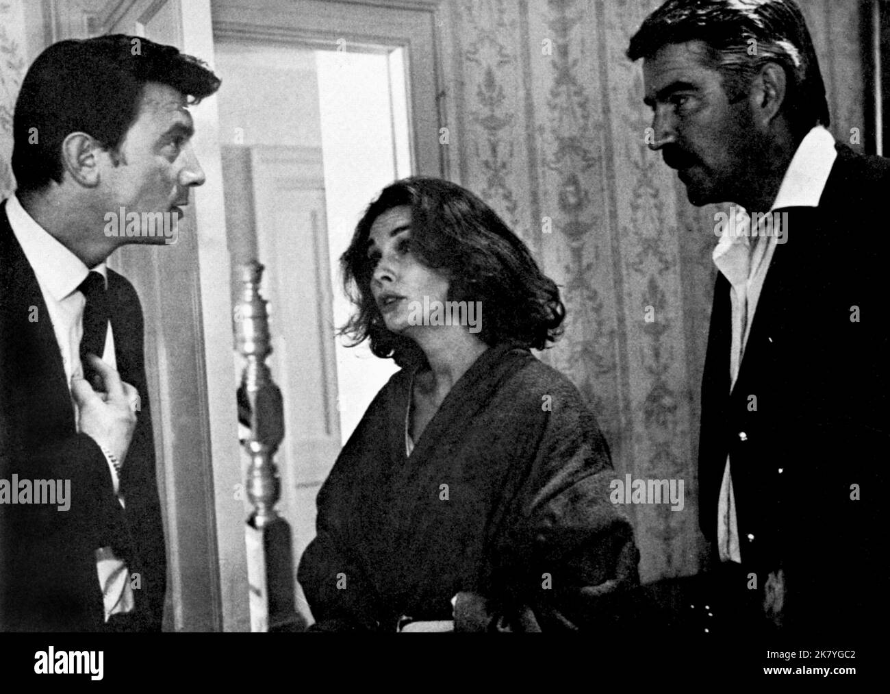 Laurence Harvey & Jean Simmons film Life at the Top (1962) personnages : Joe Lampton & Susan Lampton réalisateur : Ted Kotcheff 14 décembre 1965 **AVERTISSEMENT** cette photographie est à usage éditorial seulement et est la propriété de COLUMBIA et/ou du photographe assigné par The film or production Company et ne peut être reproduite que par des publications en liaison avec la promotion du film ci-dessus. Un crédit obligatoire à COLUMBIA est requis. Le photographe doit également être crédité lorsqu'il est connu. Aucune utilisation commerciale ne peut être accordée sans autorisation écrite de The film Company. Banque D'Images