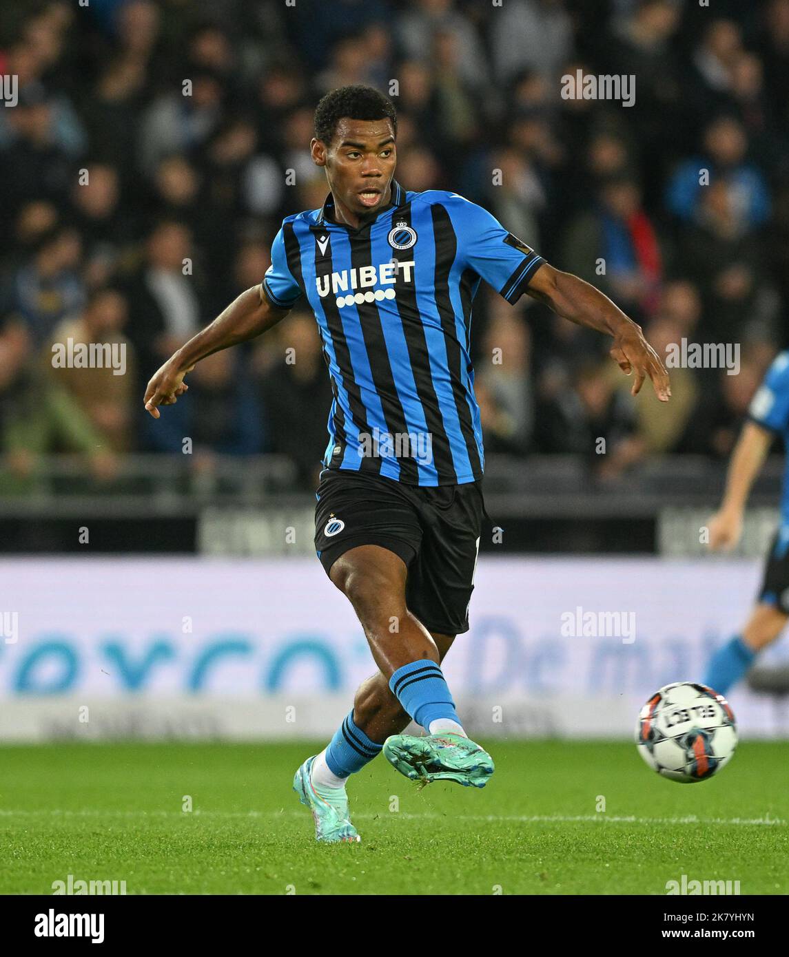 Brugges, Belgique. 19th octobre 2022. Raphael Onyedika (15) du Club Brugge photographié lors d'un match de football belge de première division entre le Club Brugge KV et le Sint-Truidense VV le 13th Brugge en saison 2022-2023 , le mercredi 19 octobre 2022 à Bruges , Belgique . PHOTO SPORTPIX | DAVID CATRY crédit: David Catry/Alay Live News Banque D'Images