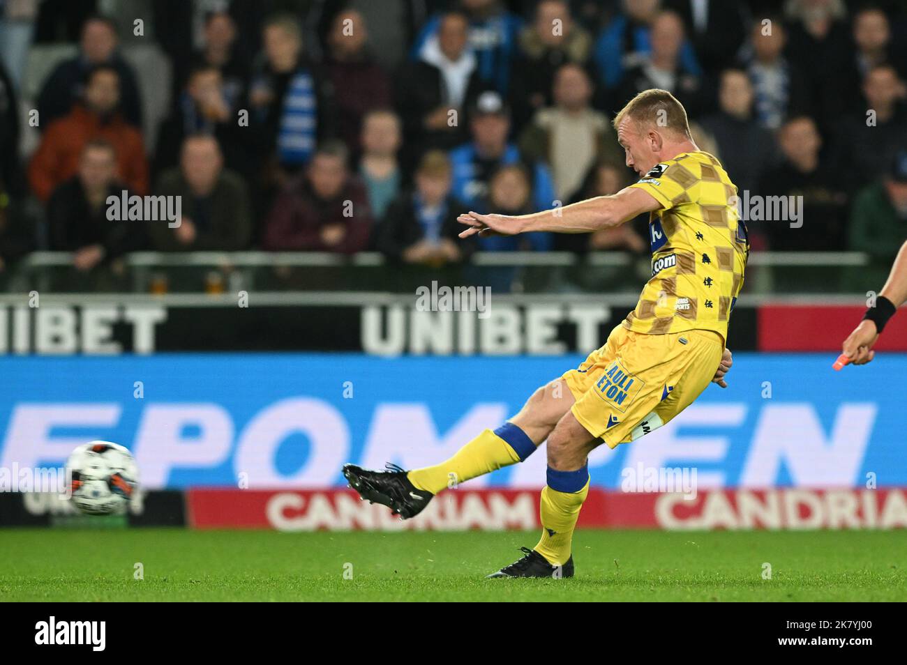 Brugges, Belgique. 19th octobre 2022. Christian Bruls (44) de STVV photographié lors d'un match de football belge de première division de Jupiler Pro League entre le Club Brugge KV et le Sint-Truidense VV le jour de match 13th de la saison 2022-2023 , le mercredi 19 octobre 2022 à Brugge , Belgique . PHOTO SPORTPIX | DAVID CATRY crédit: David Catry/Alay Live News Banque D'Images