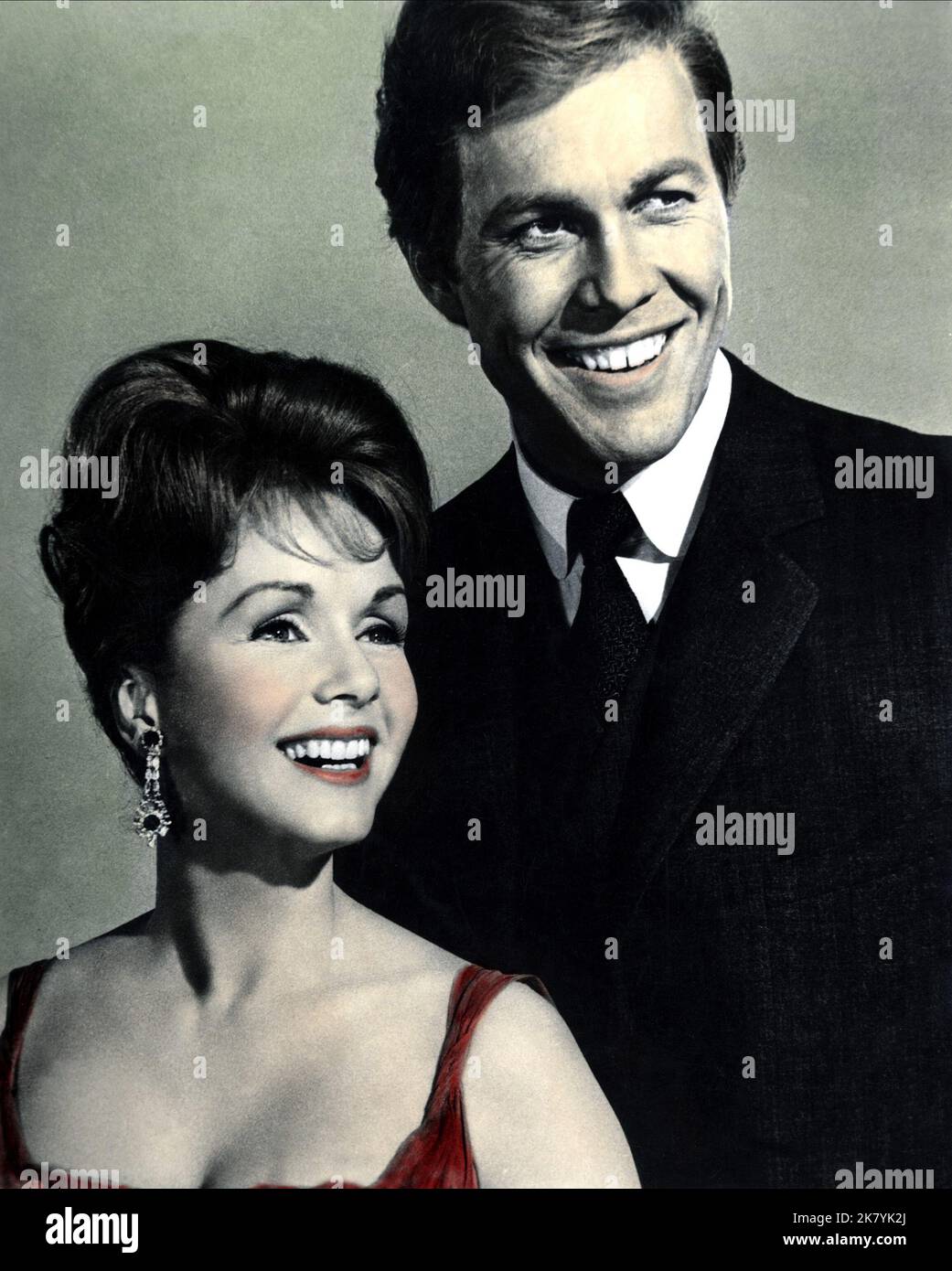 Debbie Reynolds & Harve Presnell film The Unsinkable Molly Brown (USA 1964) personnages : 'Leadville' Johnny Brown & Molly Brown réalisateur : Charles Walters 11 juin 1964 **AVERTISSEMENT** cette photographie est à usage éditorial exclusif et est la propriété de MGM et/ou du photographe assigné par la société de production et ne peut être reproduite que par des publications en liaison avec la promotion du film ci-dessus. Un crédit obligatoire à MGM est requis. Le photographe doit également être crédité lorsqu'il est connu. Aucune utilisation commerciale ne peut être accordée sans autorisation écrite de The film Company. Banque D'Images