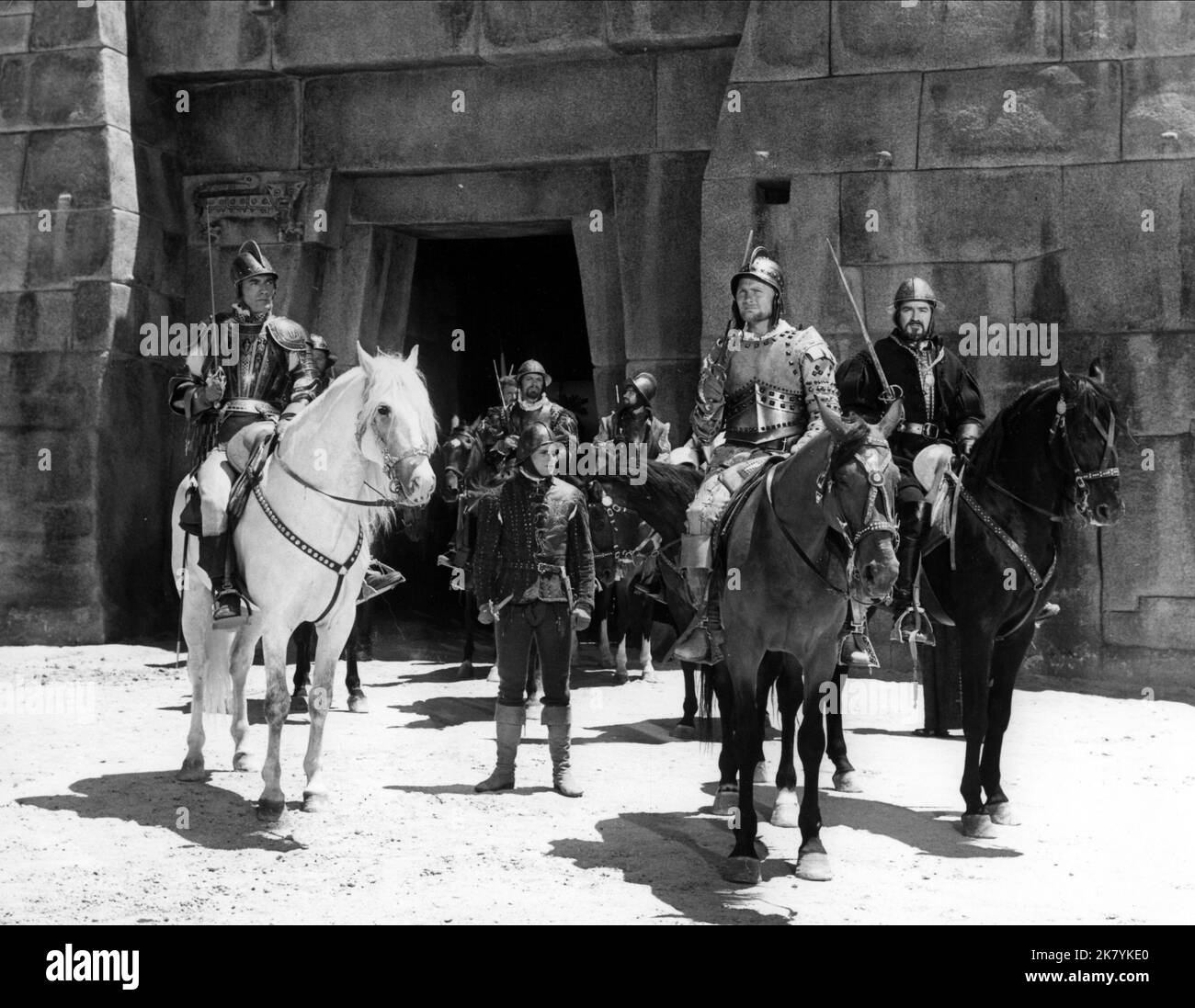 Robert Shaw film The Royal Hunt of the Sun (1965) personnages : FRANCISCO PIZARRO réalisateur : Irving Lerner 06 octobre 1969 **AVERTISSEMENT** cette photographie est destinée à un usage éditorial seulement et est la propriété de RANK et/ou du photographe désigné par la société de production et ne peut être reproduite que par des publications en liaison avec la promotion du film ci-dessus. Un crédit obligatoire pour LE CLASSEMENT est requis. Le photographe doit également être crédité lorsqu'il est connu. Aucune utilisation commerciale ne peut être accordée sans autorisation écrite de The film Company. Banque D'Images