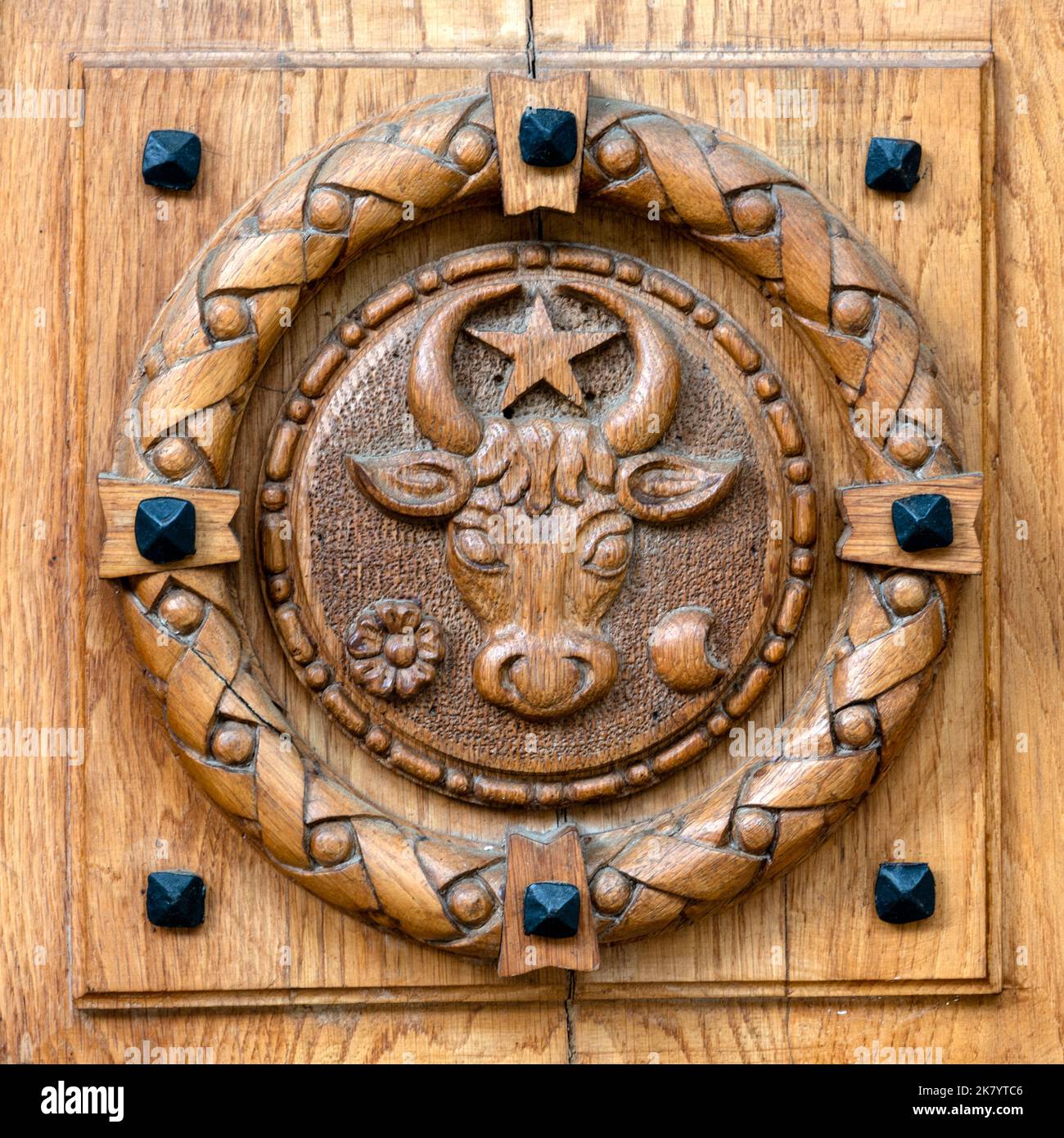 Armoiries de Moldova sculptant en bois représentant une tête de bison. Banque D'Images